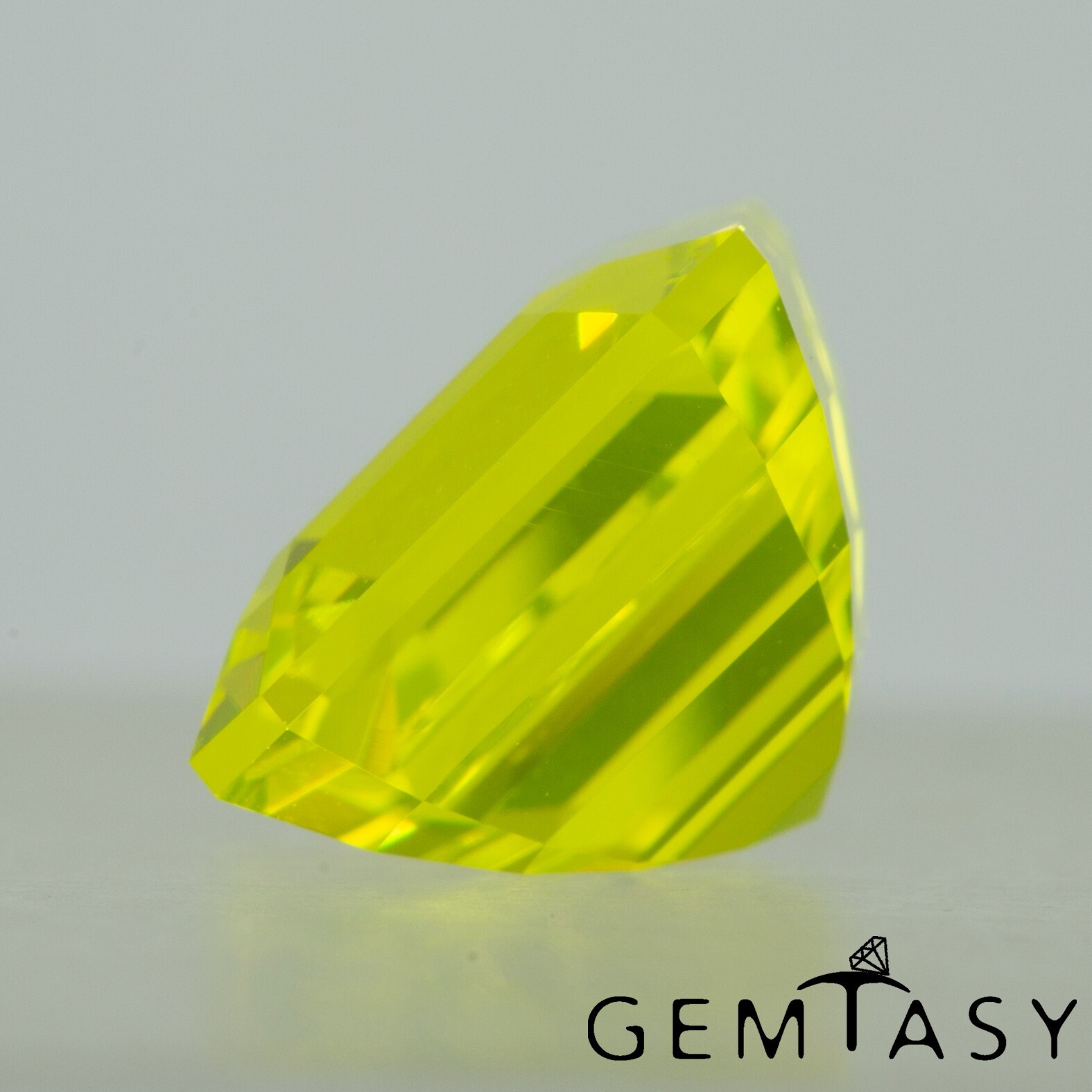 Cut stone – YAG Neon Czochralski (Pulled) lab grown, facet Octagon 9x9mm 6.55ct