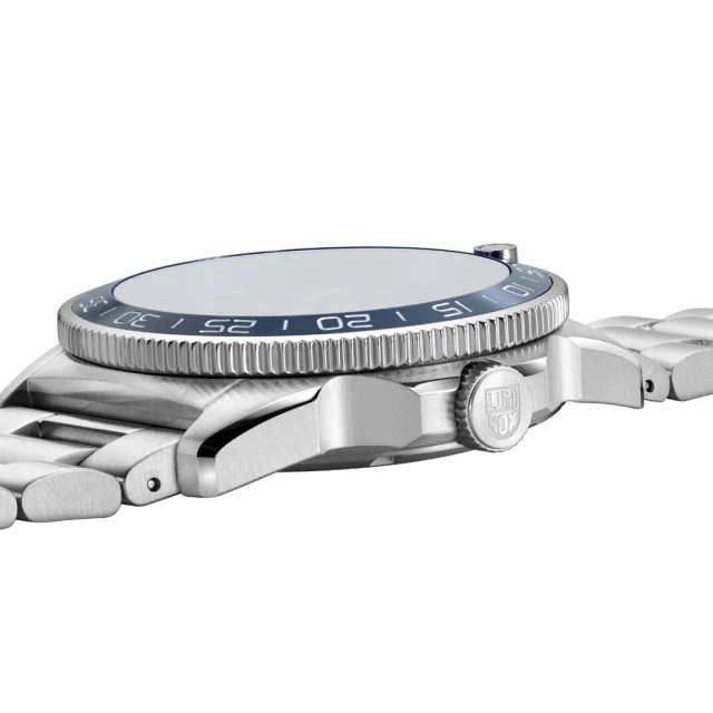 Luminox Men’s Pacific Diver Automatic Dive Swiss Watch – XS.3104 NEW