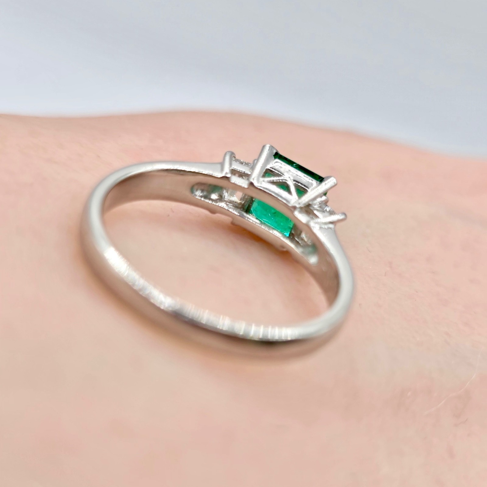 PT900 Emerald & Diamond Ring – Size 10.5