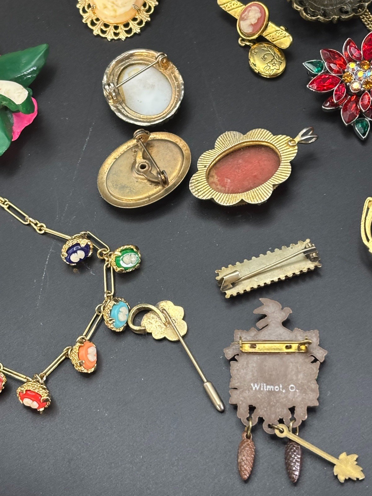 ESTATE VICTORIAN/ Art Deco /MCM WEARABLE Cameos Stick pins old Brooches 40 PCS