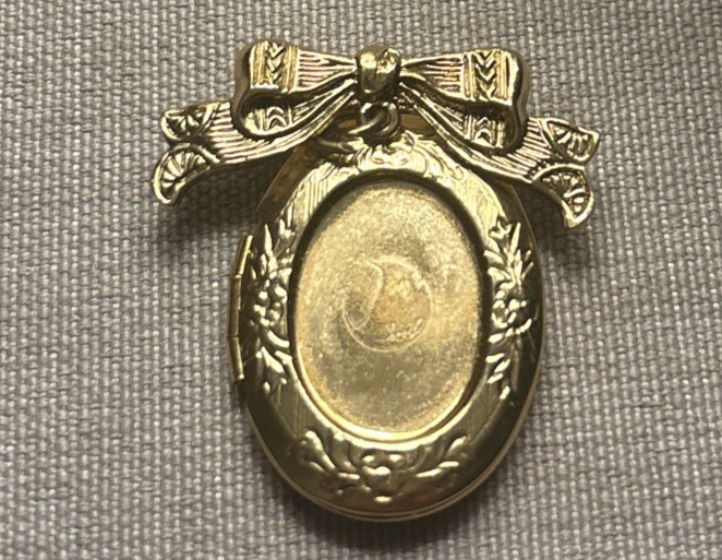 Vintage Gold Tone Bow Locket Brooch with Oval Shape for Women