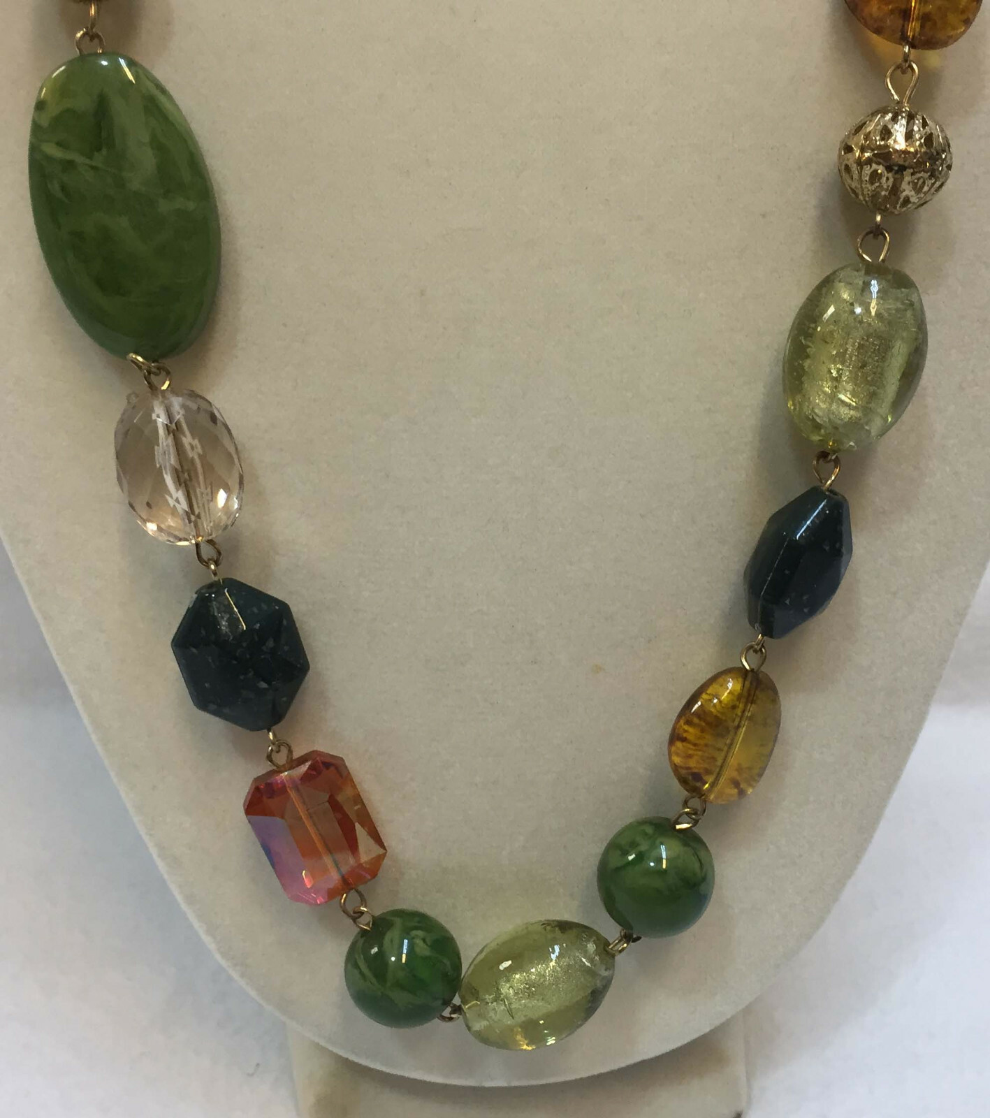 Necklace Stone Like Plastic Beads Green Amber Gold Leaf Strand String 33″ Beaded