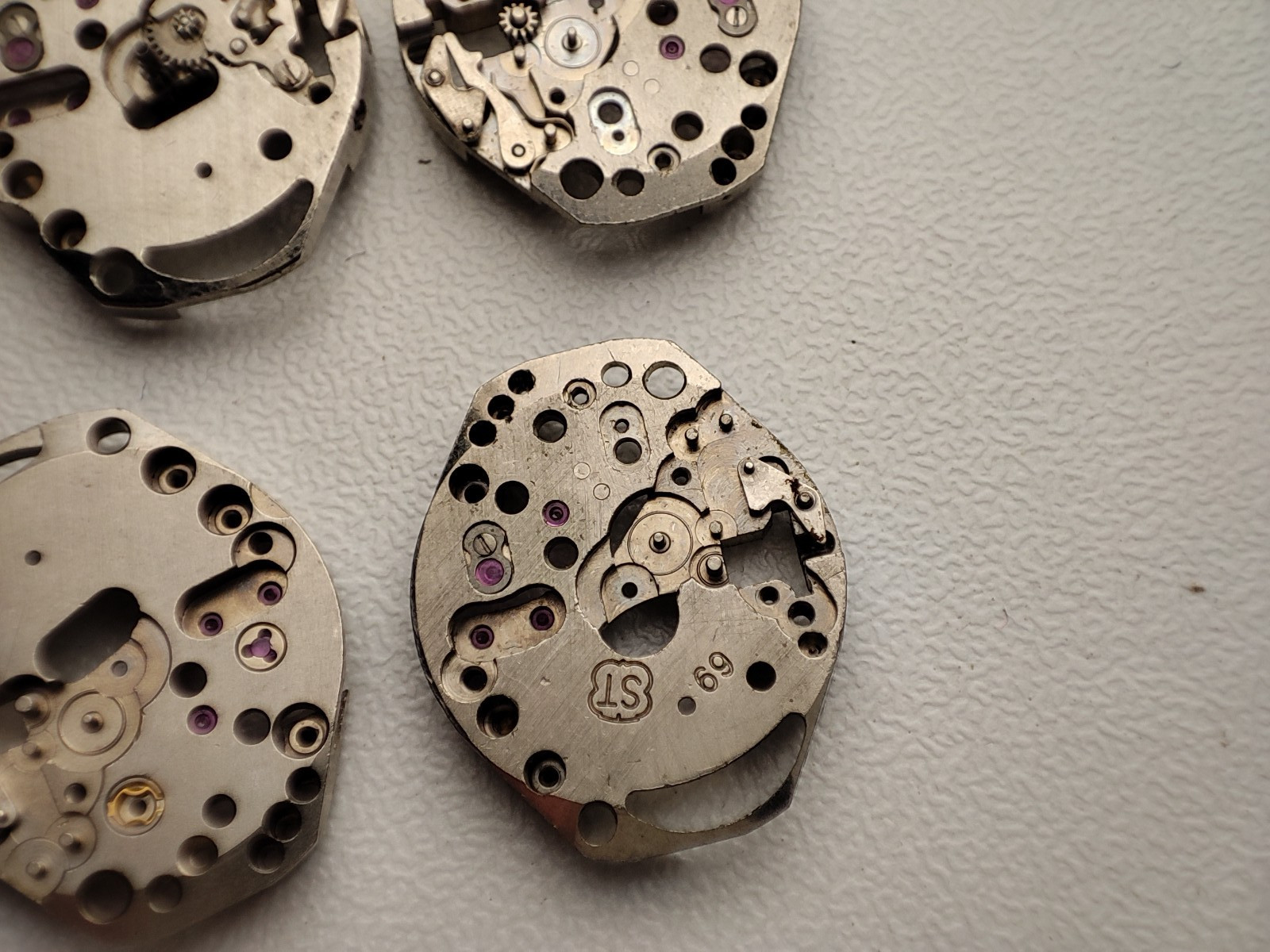 FHF ST 69 FHF 69-2 FHF ST 691 FHF 69-21 Watch Main Plate movement axis lot