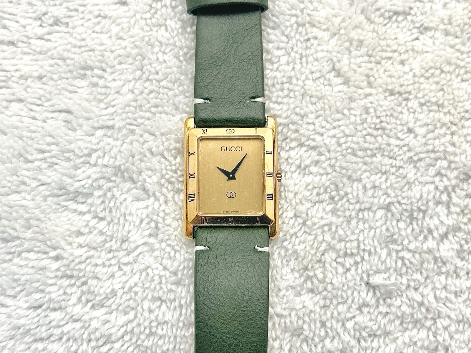 Vintage Gucci 4200L Gold Plated Quartz Batter-Powered Swiss Made Watch