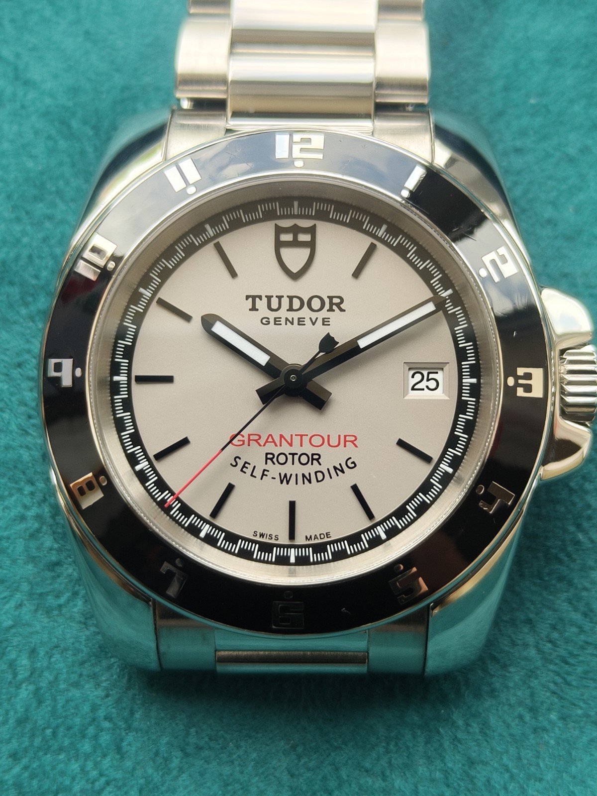 Tudor GranTour Date 41mm Special Dial Ref. 20050N Rare Model Good Condition