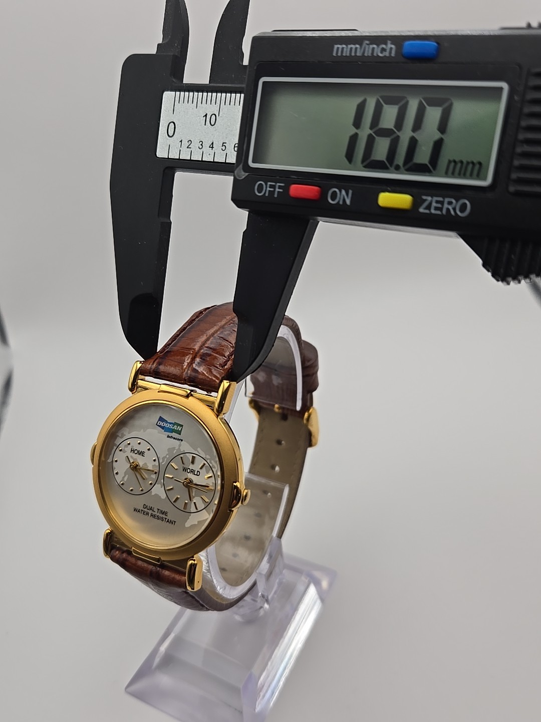 Doosan Infracore Dual Time World Map Dial Gold Tone Quartz Men Watch New Battery