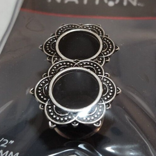 Spencers Pierced Nation Gauges Black Silver Flower Tunnel 1/2″ 12.7MM 316L New