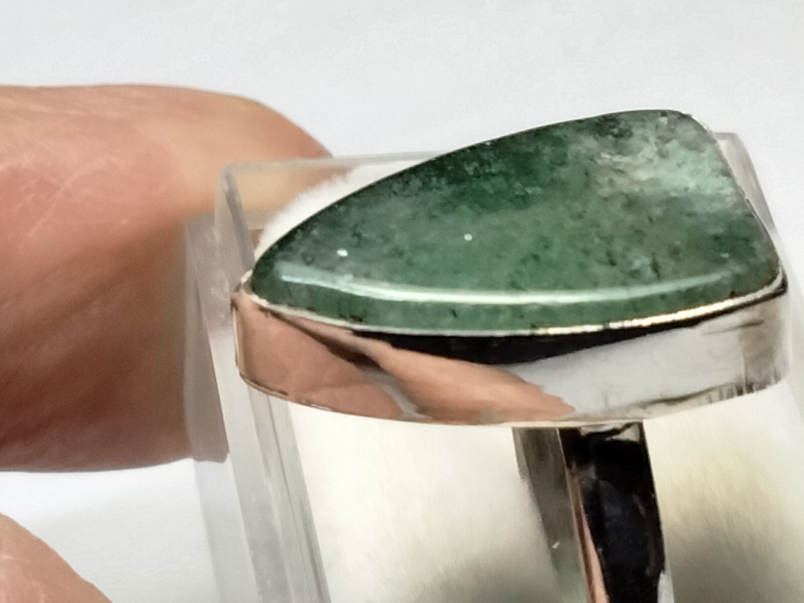 ATTRACTIVE NATURAL GREEN ONYX IN STERLING SILVER 925 RING SIZE 8.75-9.0