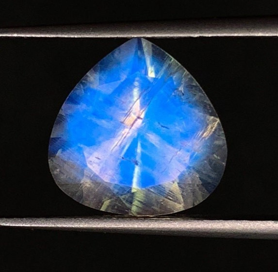 AAAAAAAA Mazing Blue Fire Rainbow Moonstone Heart Shape Faceted Cut Size 11 mm