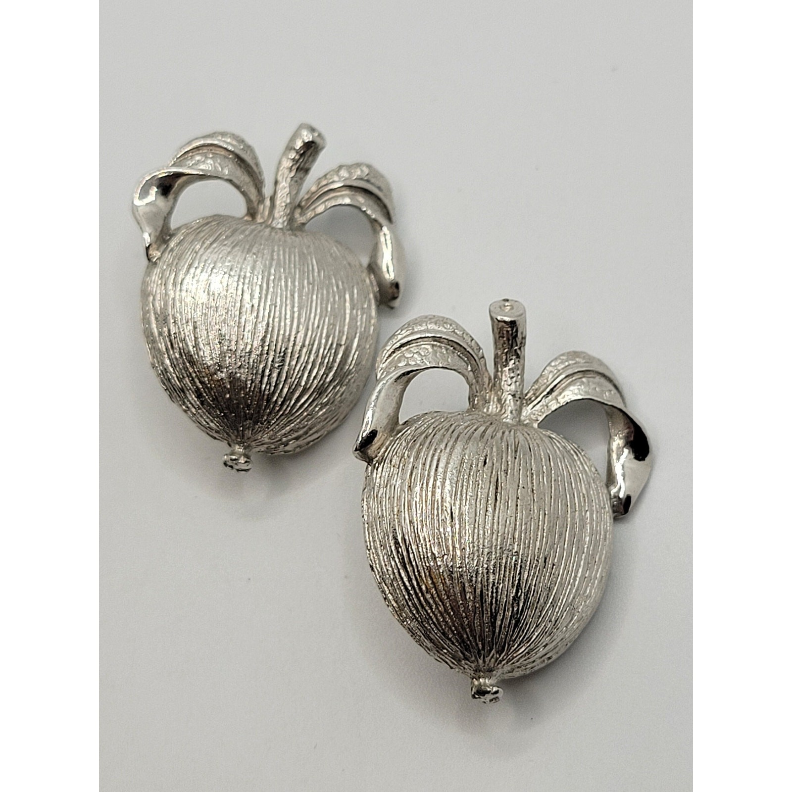 Vintage Signed Sarah Coventry Apple Clip On Earrings Silvertone 1960s MidCentury
