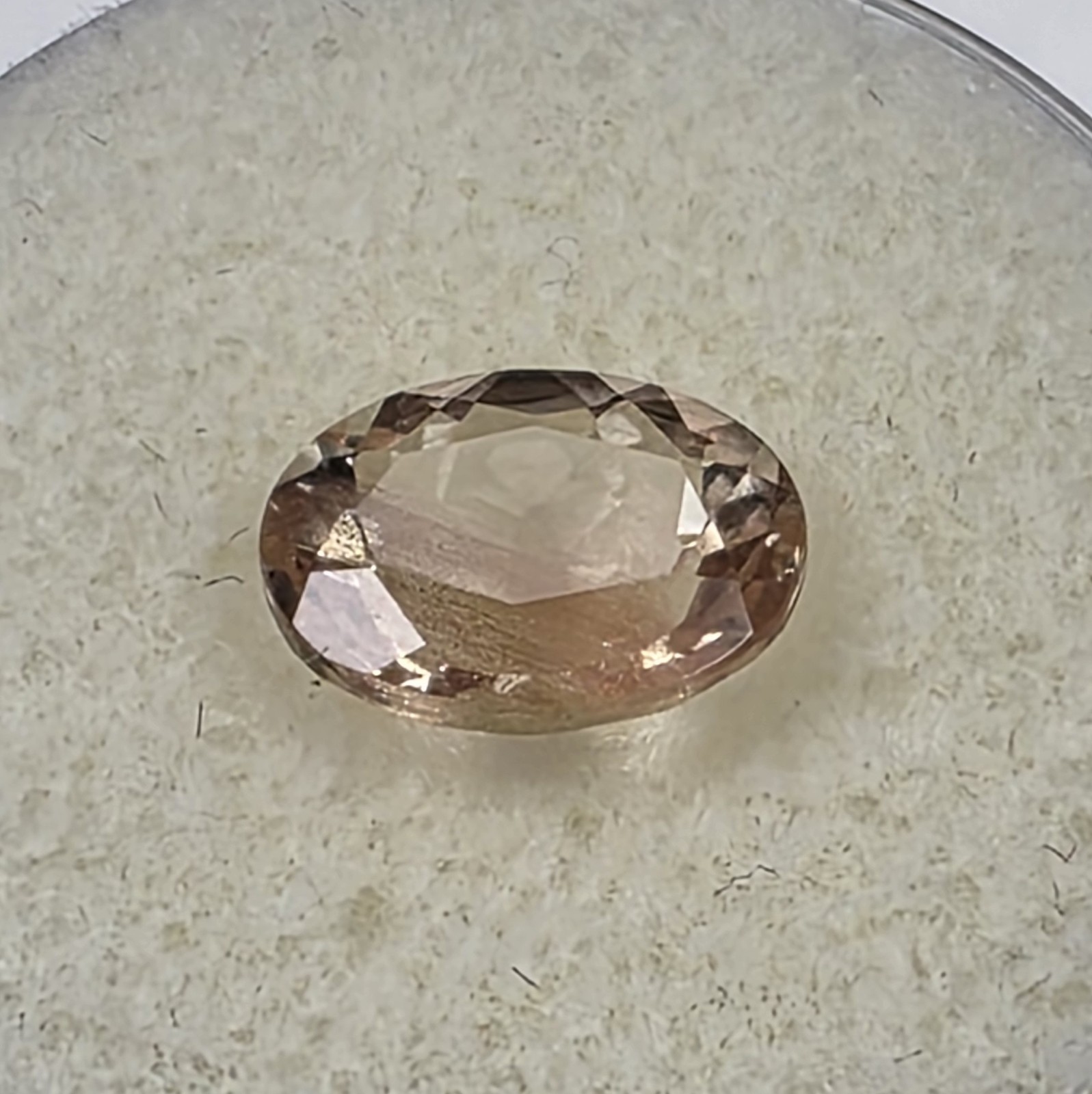 1.83 ct Oregon Sunstone –Oval Cut – Champagne with copper schiller