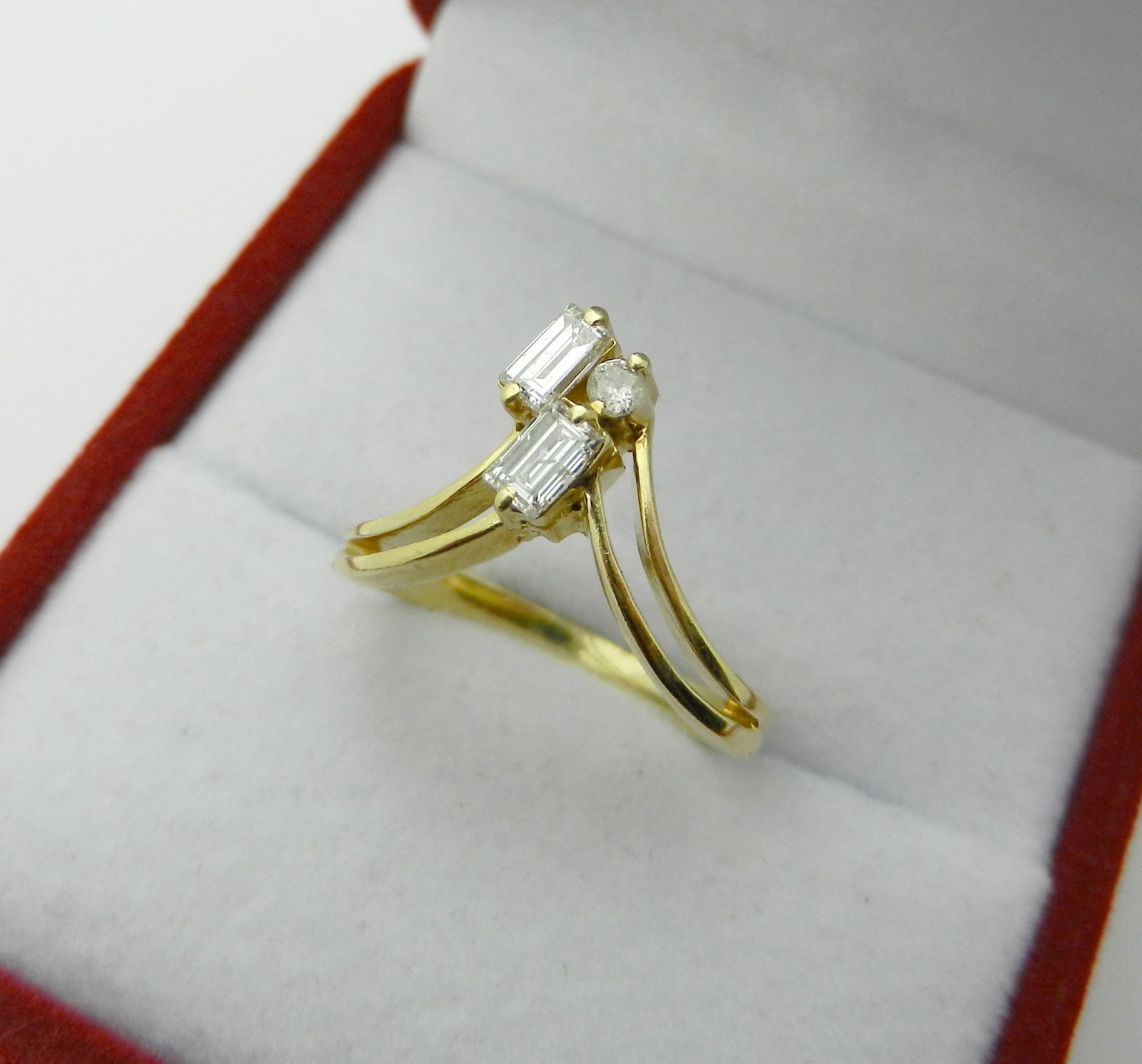 Solid 14k Gold Chevron V shape Natural Diamonds Ring size 4.75
