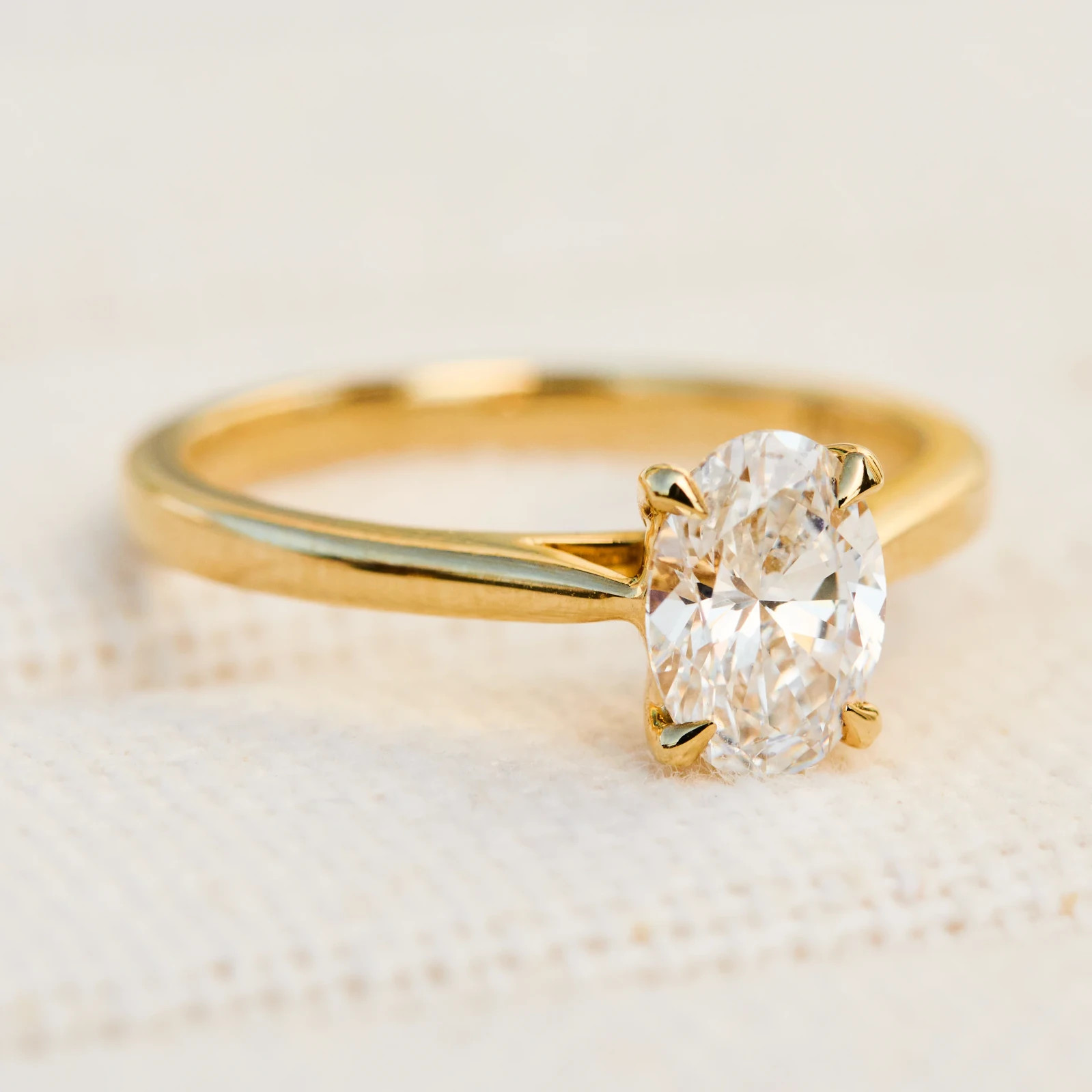 IGI 2Ct Oval-Cut EF/VS1 Lab Grown Diamond Solitaire Wedding Ring 14K Yellow Gold