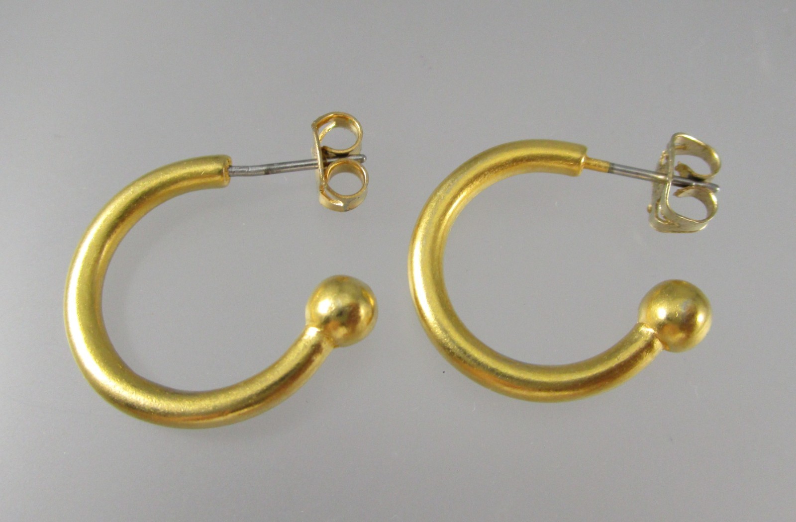 5/8″ Satin Matte Brushed Gold Tone Hoop Post Earrings 192T