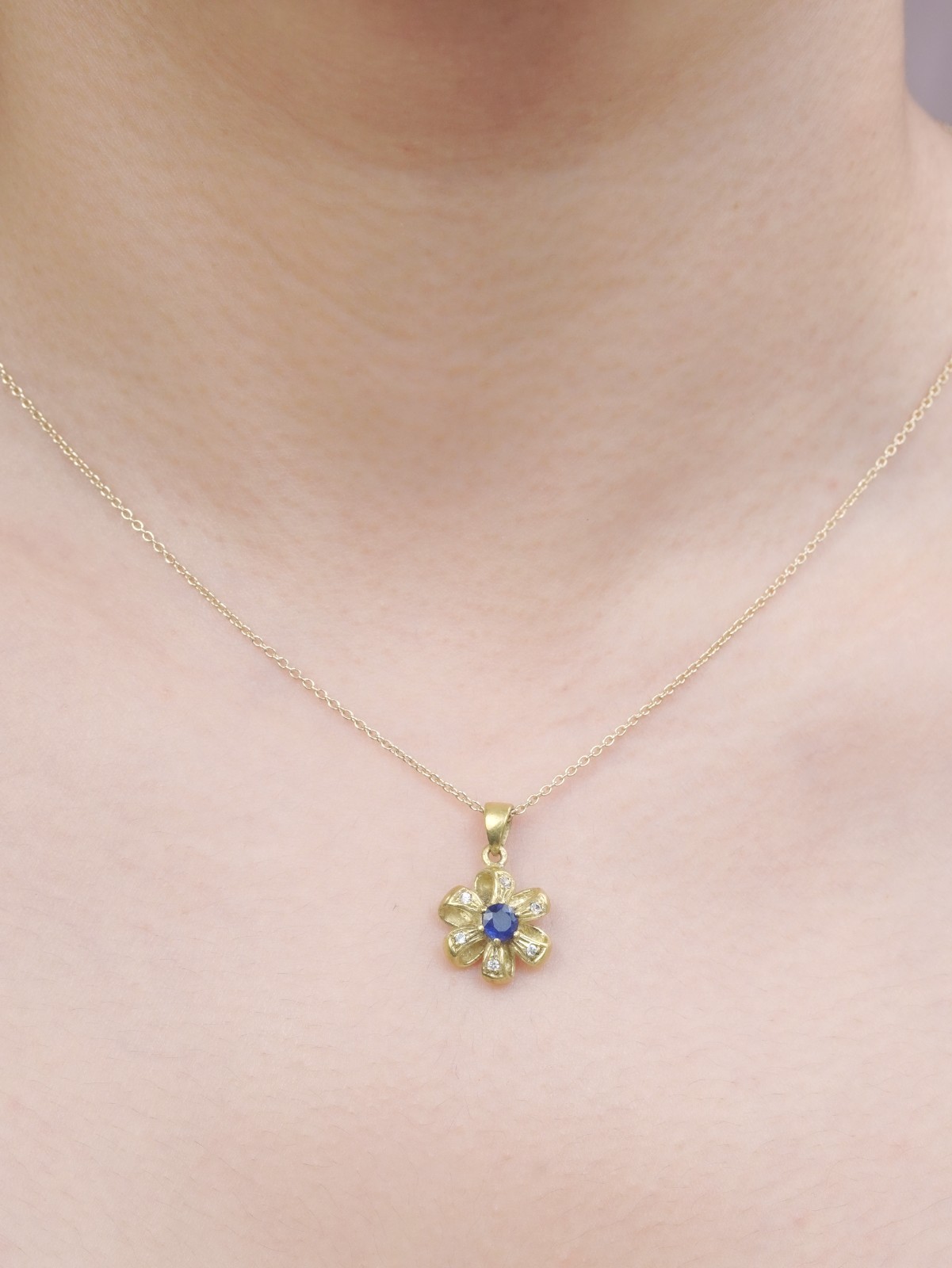 9K Yellow Gold Natural Sapphire Diamond Floral Shape Vintage Style Pendant