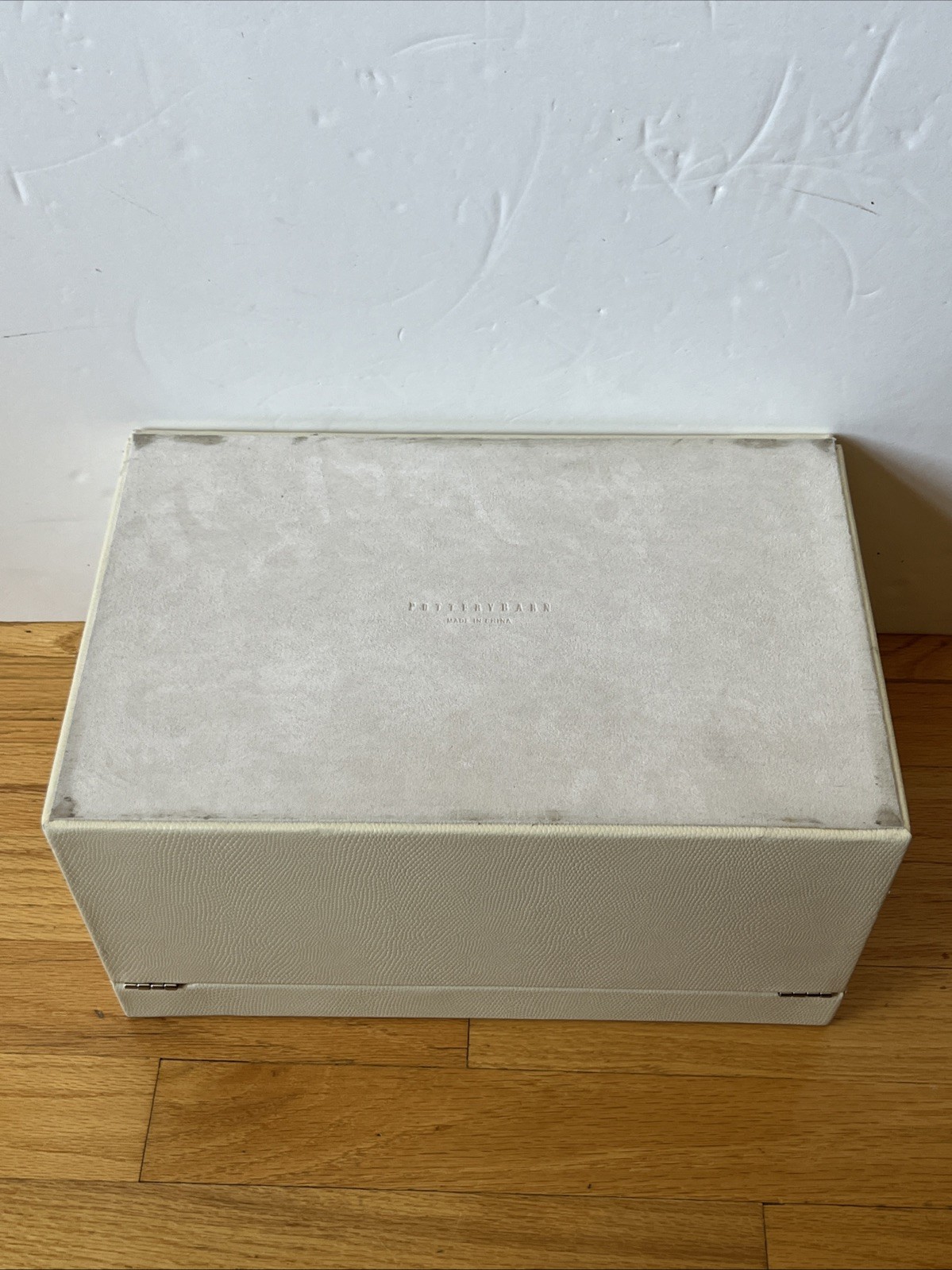 Wolf Pottery Barn Large Ivory Jewelry Box With Key Leatherette