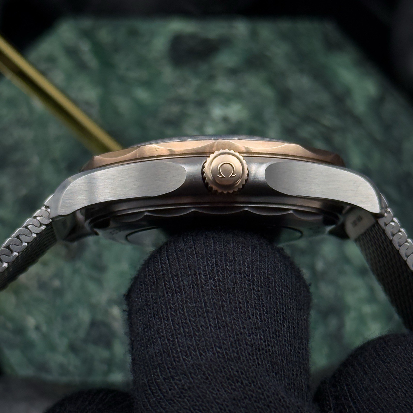 Omega Seamaster Diver 300M Titanium Bronze Gold 210.90.42.20.10.001 2025 B&P