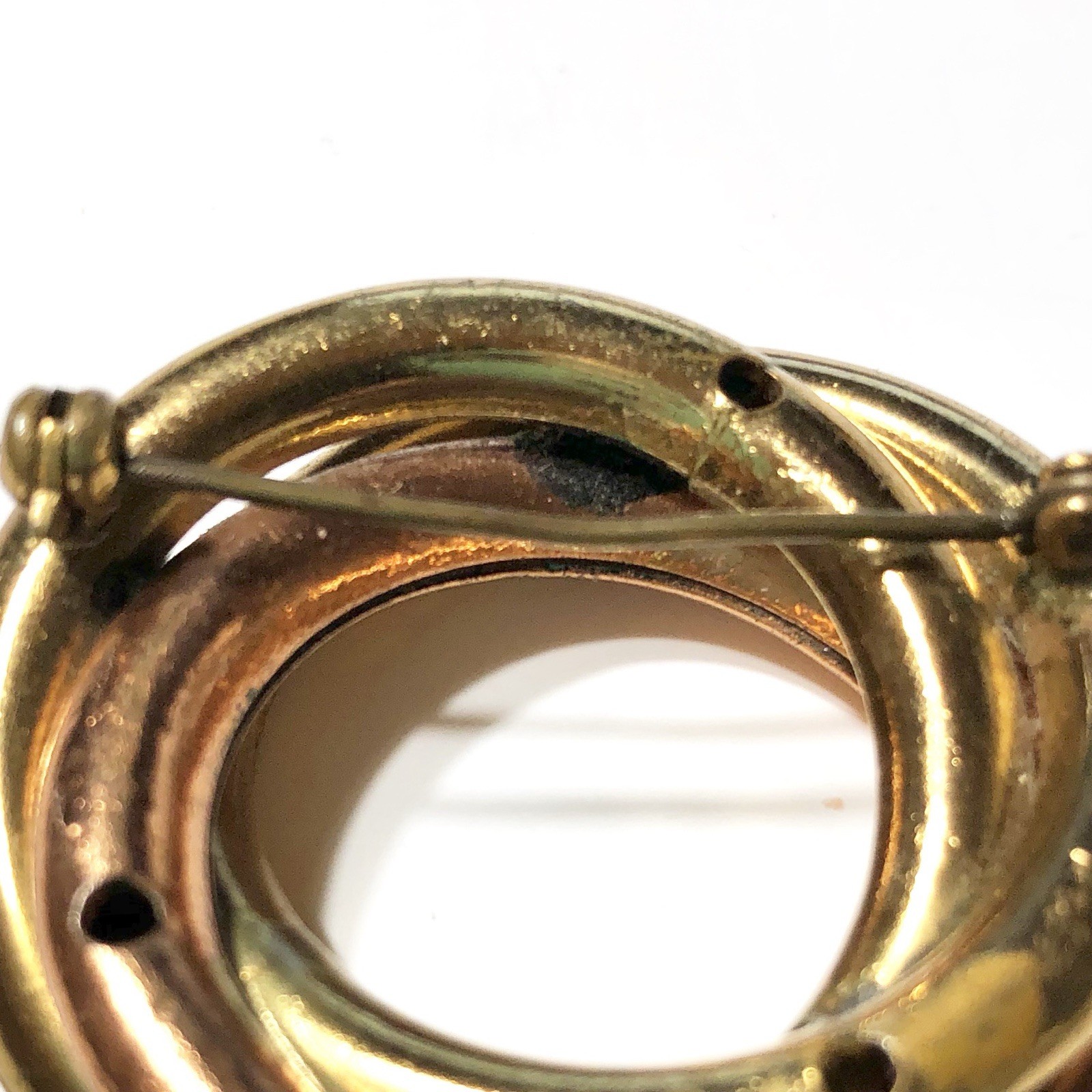 VINTAGE 50’s TRI COLOR GOLD CLASSIC CIRCLE WREATH BROOCH CELTIC LOVE KNOT PIN