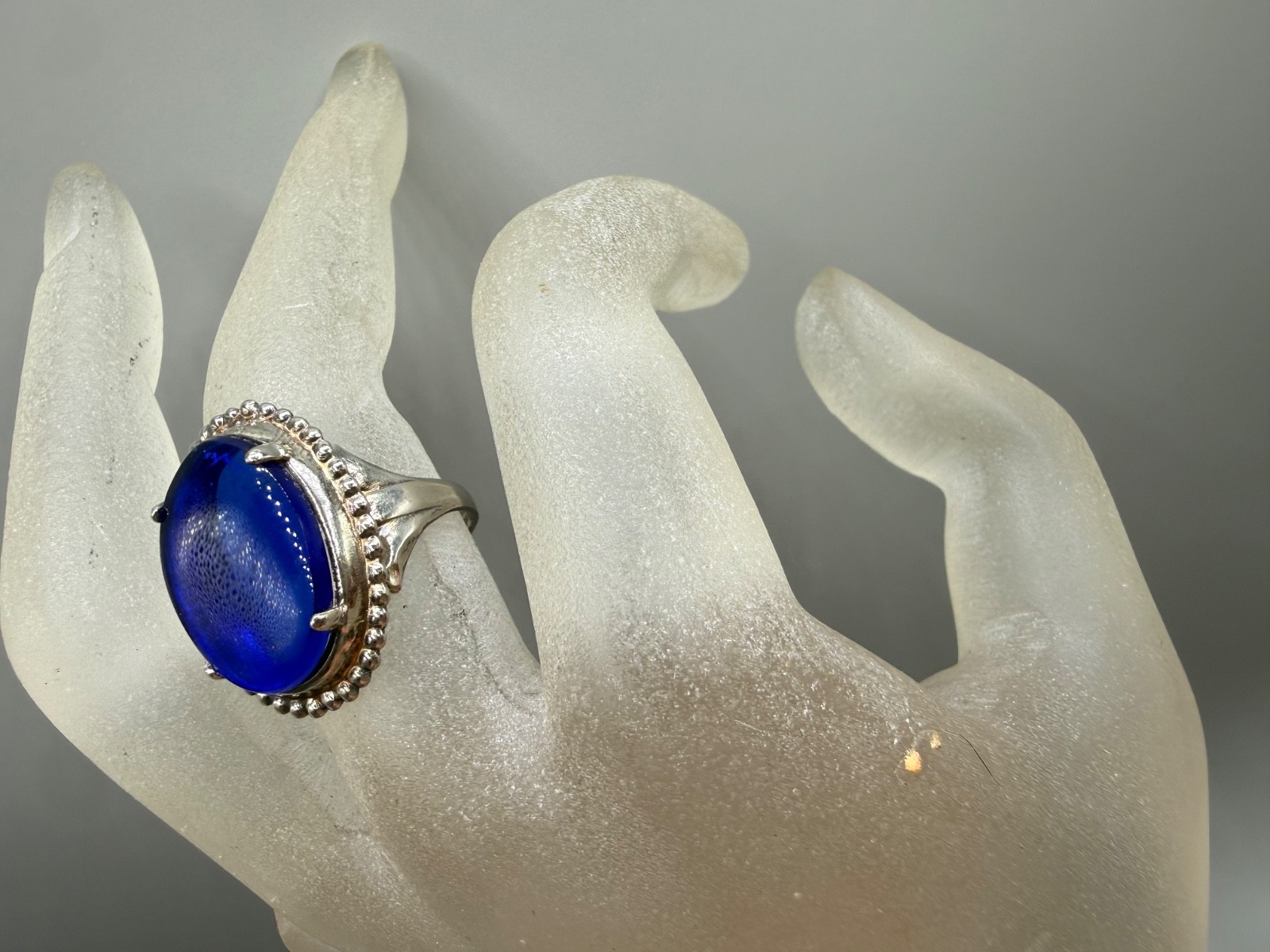 ESTATE VINTAGE STERLING SILVER COBALT BLUE ART GLASS SIGNED CABOCHON RING