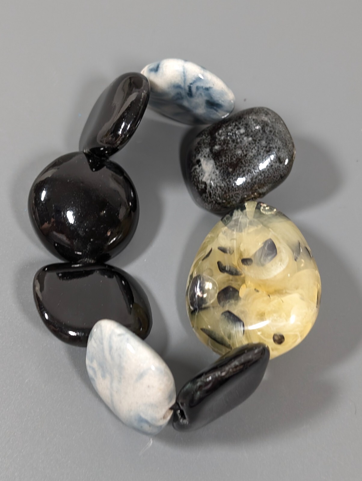 Bold Black Gray Yellow Ceramic Acrylic Chunky Bead Stretch Bracelet 7 inch