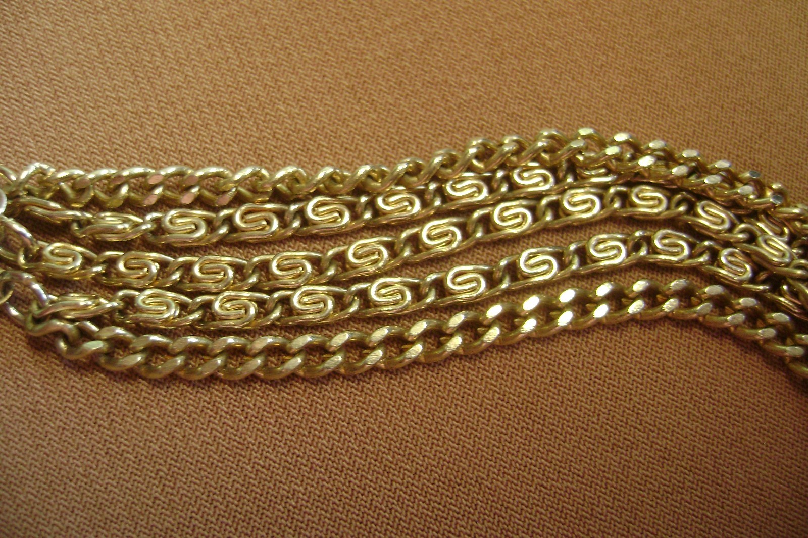 VINTAGE MULTIPLE 5 CHAIN FILIGREE PUSH LOCK CLOSURE GOLD TONE NECKLACE