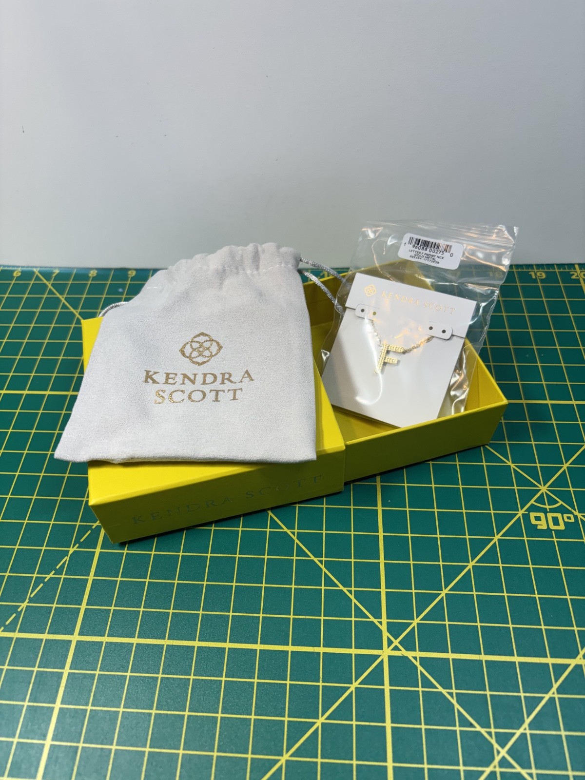 Kendra Scott Letter F Pendant Necklace in Gold- New In Box
