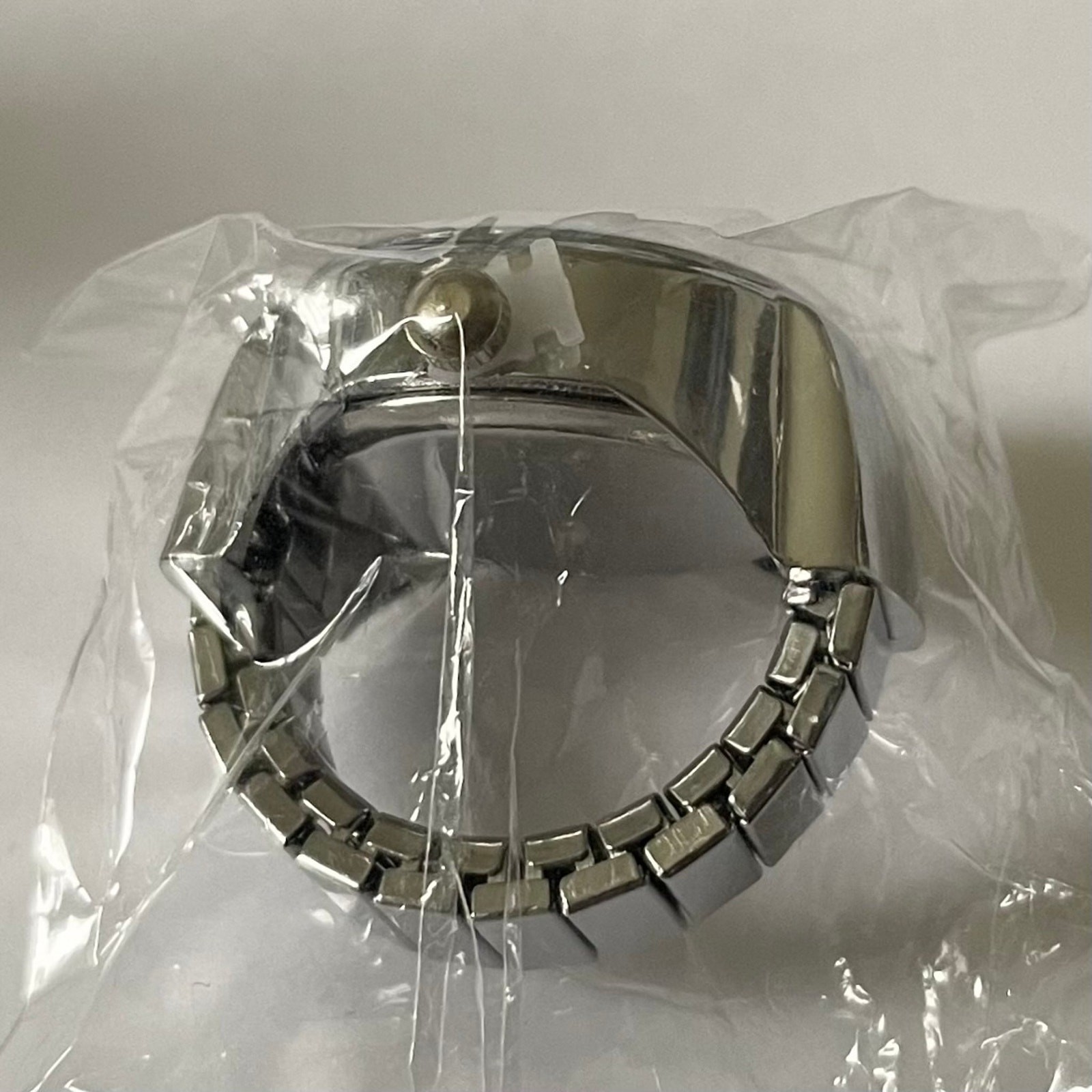 Retro Silver with Black Stainless Steel Stretch Band Quartz Movement Ring Watch