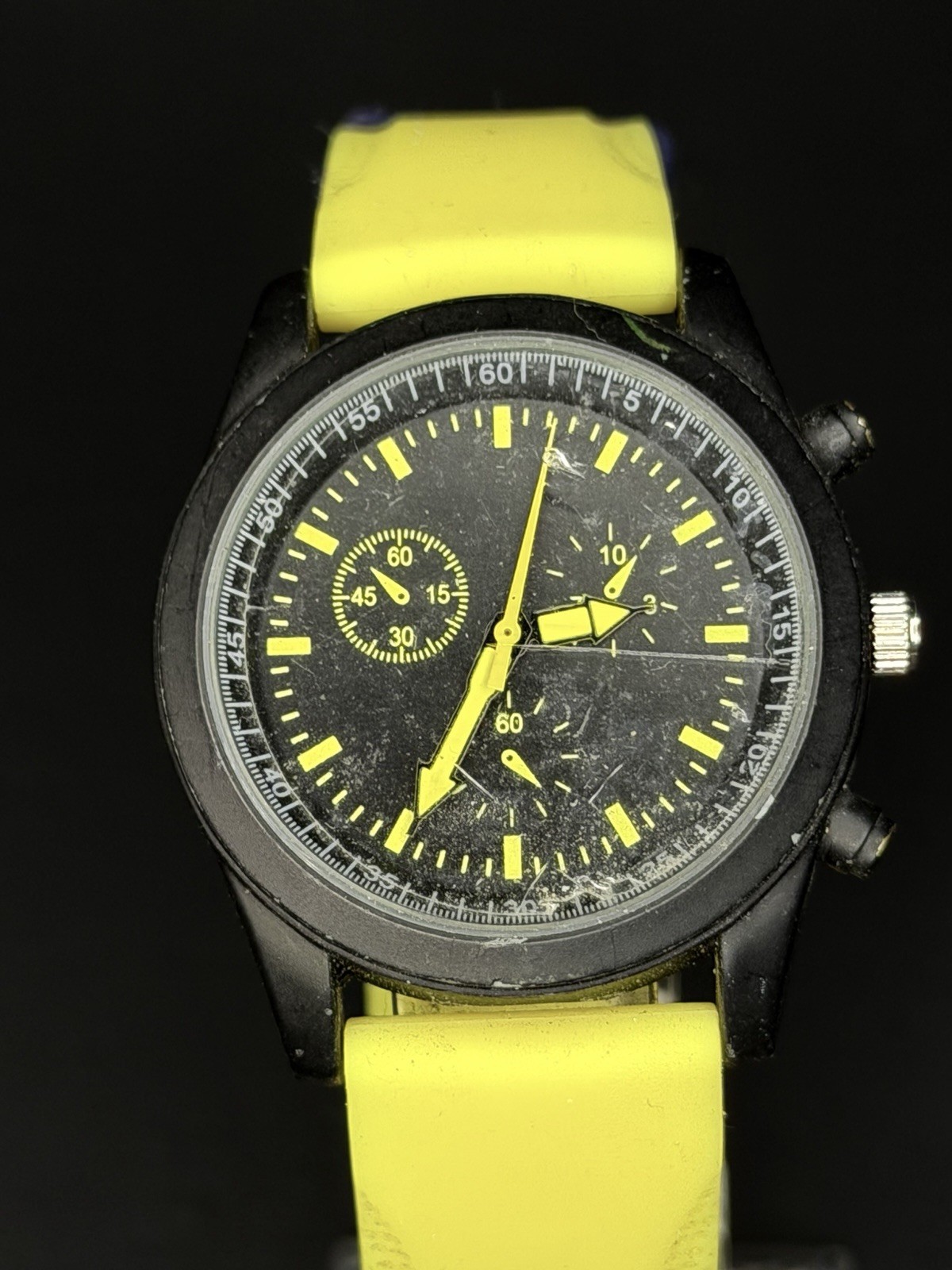 40mm Mens Black Case Black Dial Yellow Indices Faux Sm Yellow Rubber Straps 891