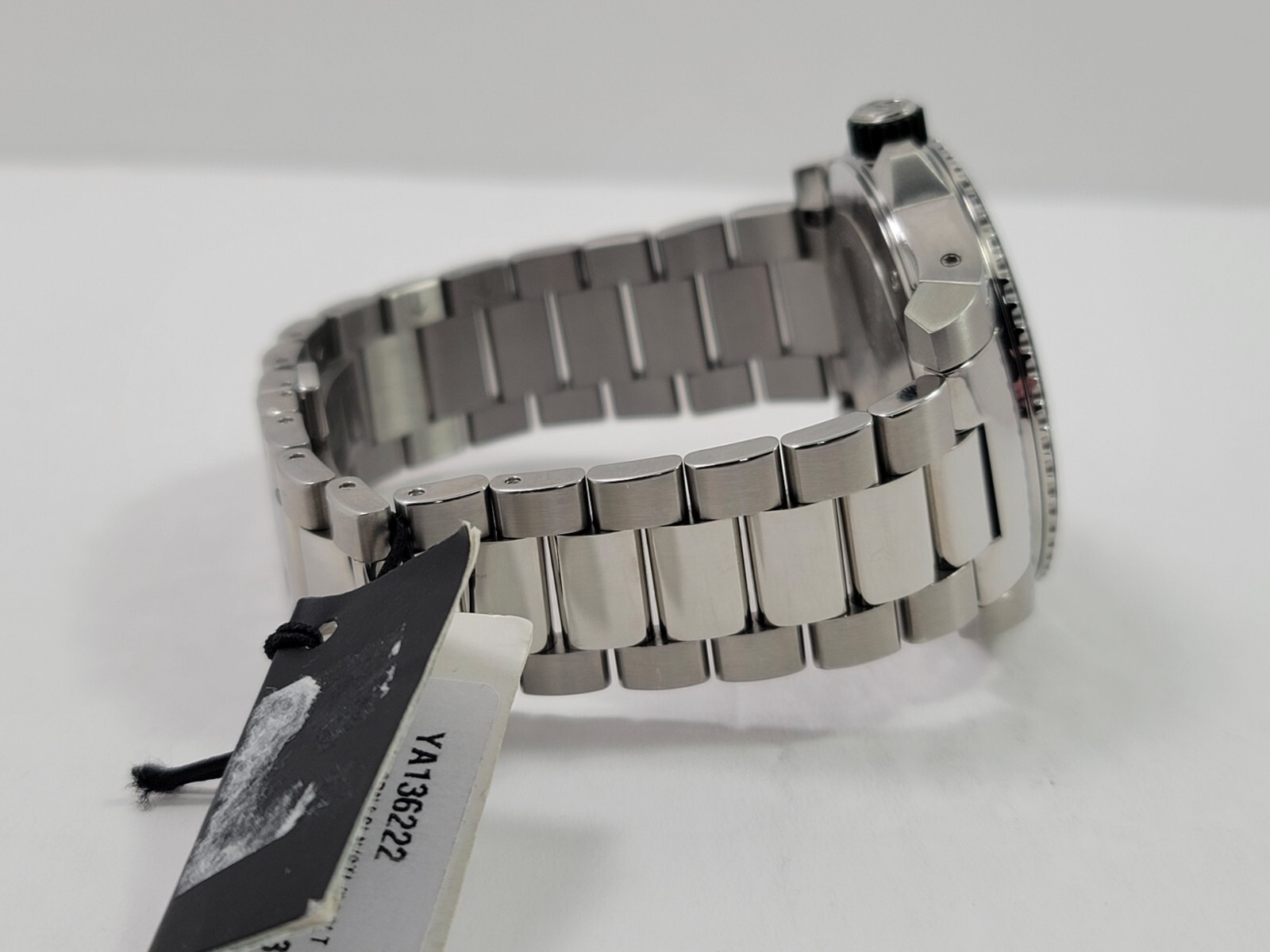 Gucci Dive XL SWISS Quartz Green Dial Stainless Steel Men’s Watch YA136222