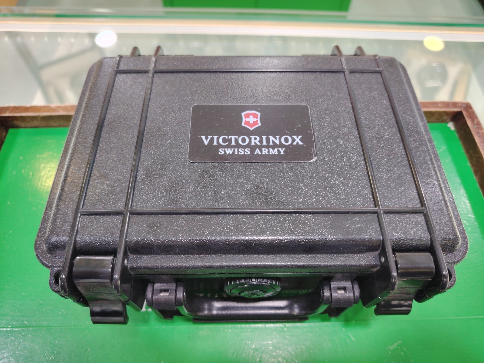 241800.1Victorinox Swiss Army I.N.O.X. Set 241800.1 Band 43mm 20ATM LE Watch