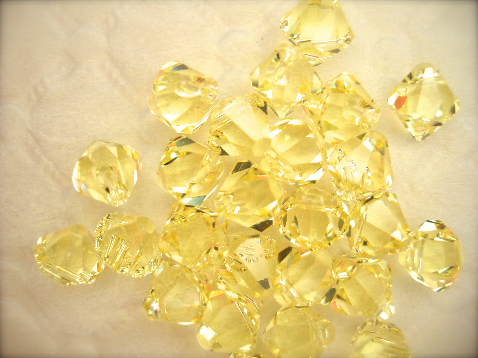 25 pc SWAROVSKI CRYSTAL JONQUIL Loose BEADS 6mm 6301 Top Drill Pendant, Yellow