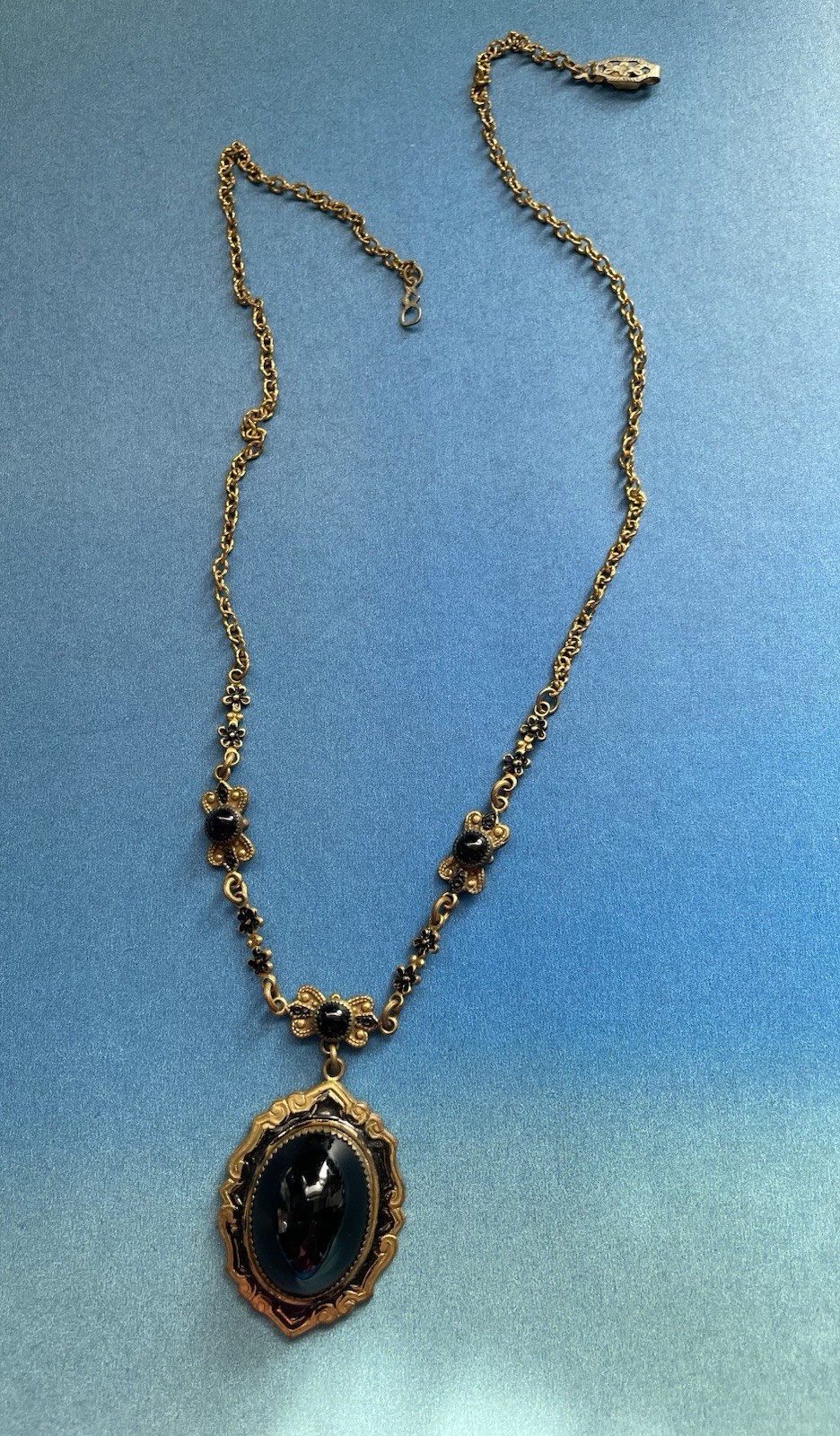 Vintage Enamel and Black Onyx Gold tone Pendant Necklace Wonderful Details