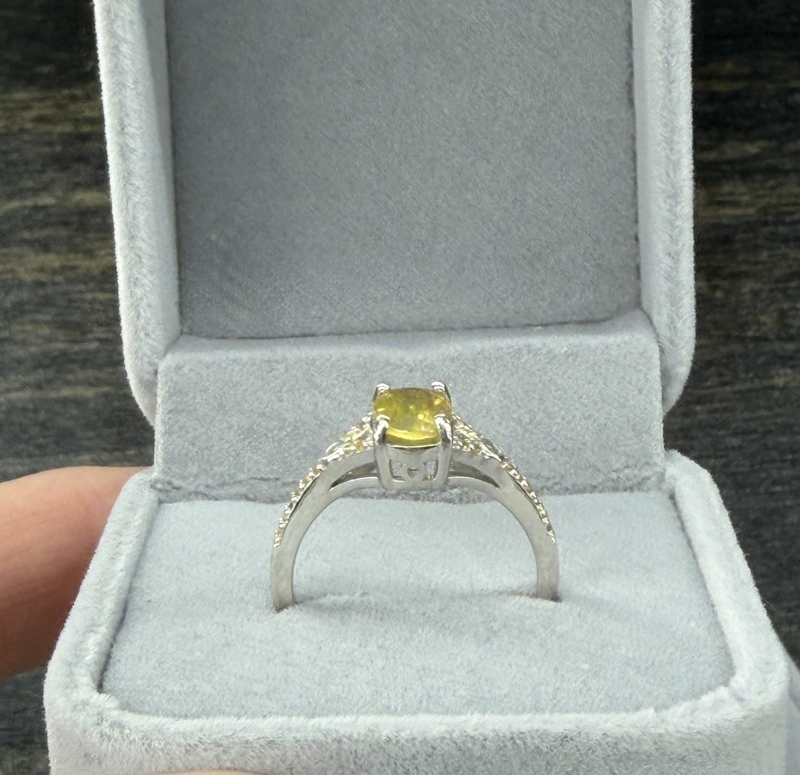 Stunning Natural Yellow Sapphire w/ sapphire accent Ring 925 Sterling Silver sz8