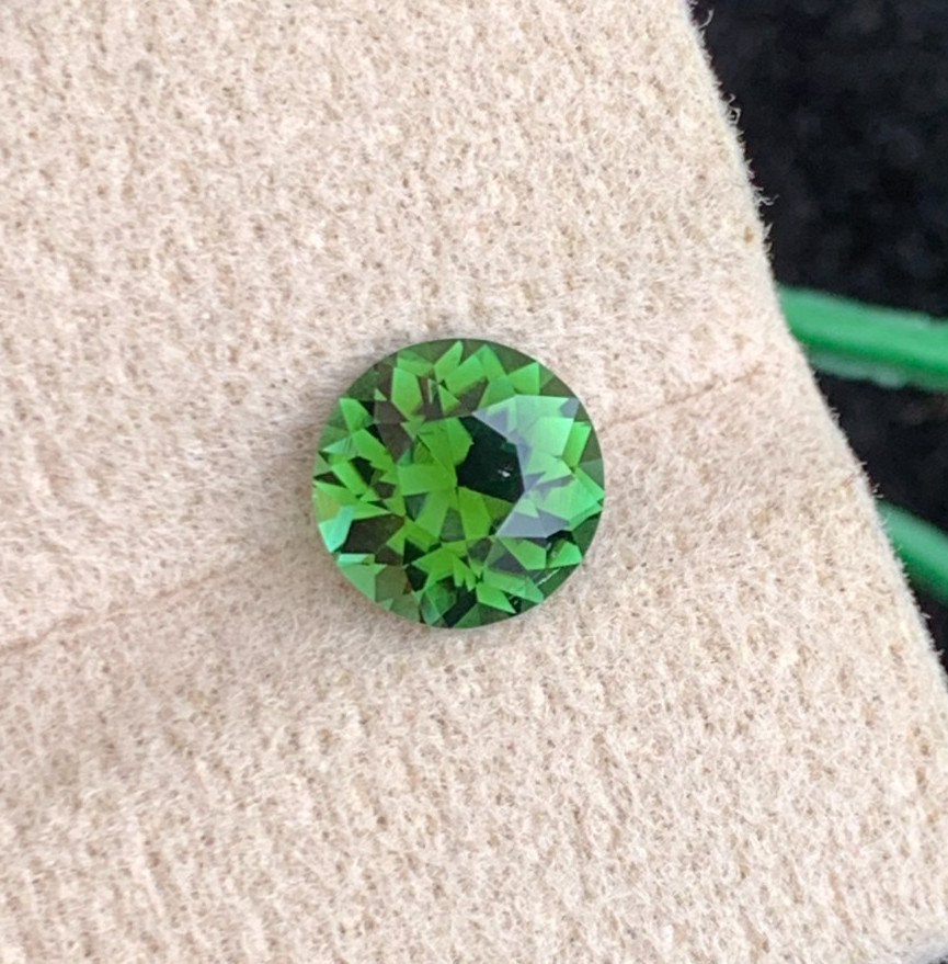 1.50 Carats Vivid Green Tourmaline Gemstone with Round Shape from Afghanistan