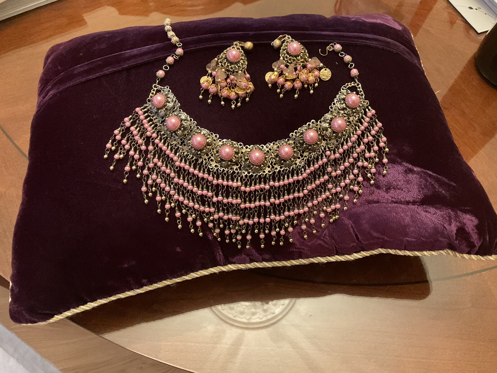 EXTRAVAGANT BEADED CORAL TONED DETAILED FRINGE LADY COLAR/EARRING SET VINTAGE FS