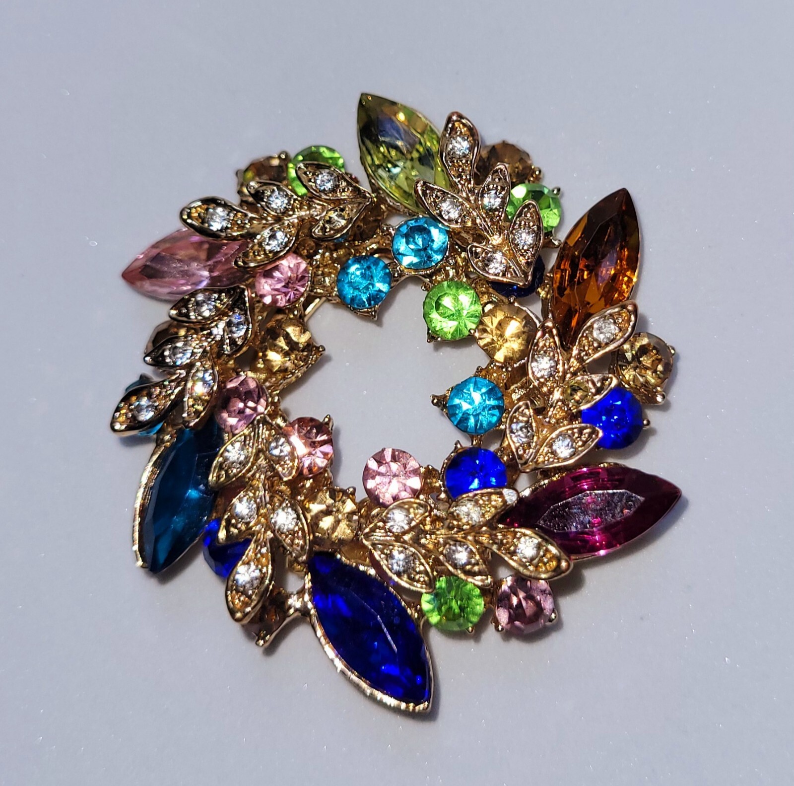 RHINESTONE WREATH SCARF CHARM CLIP Multicolored Gold Tone Sweater Ashley Cooper