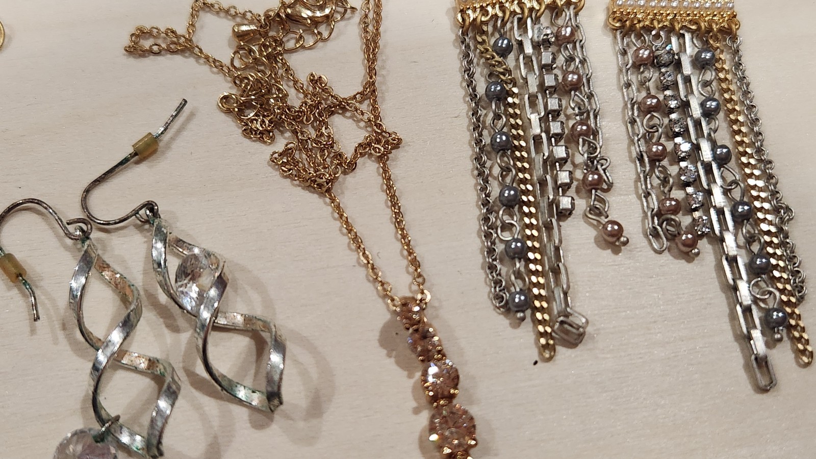 11 Pc Mixed Costume Jewelry Lot Earrings Necklaces Gold Silver Tone Rhinestone