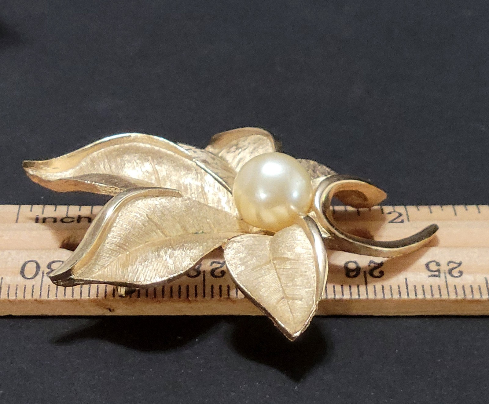 Vintage TRIFARI Satin Brushed Gold Tone Faux Pearl Leaf Leaves PIN Brooch