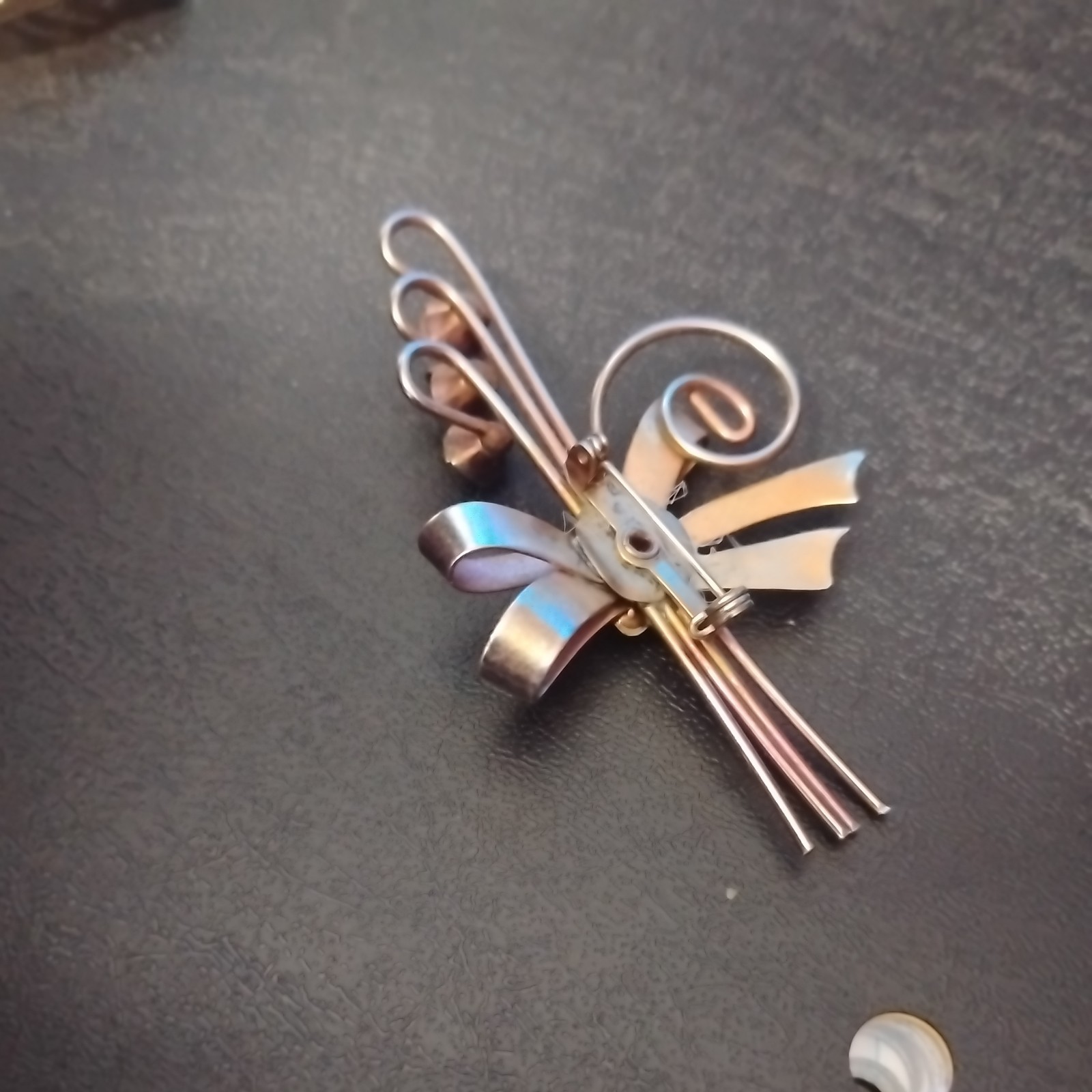 1935-1950 VTG RETRO STYLE CLEAR & AQUA RHINESTONE BOW PIN/BROOCH SILVER TONE