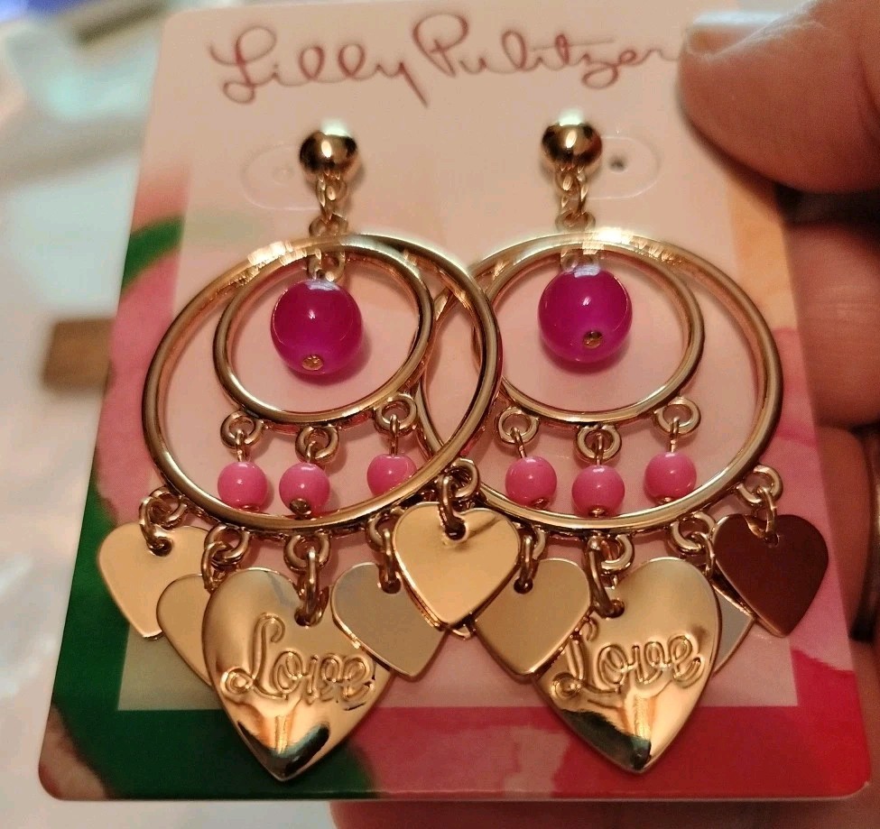 LILLY PULITZER EARRINGS NWT 🩷 Paradise Pink LOVE HEART CHARM Dangling PIERCED