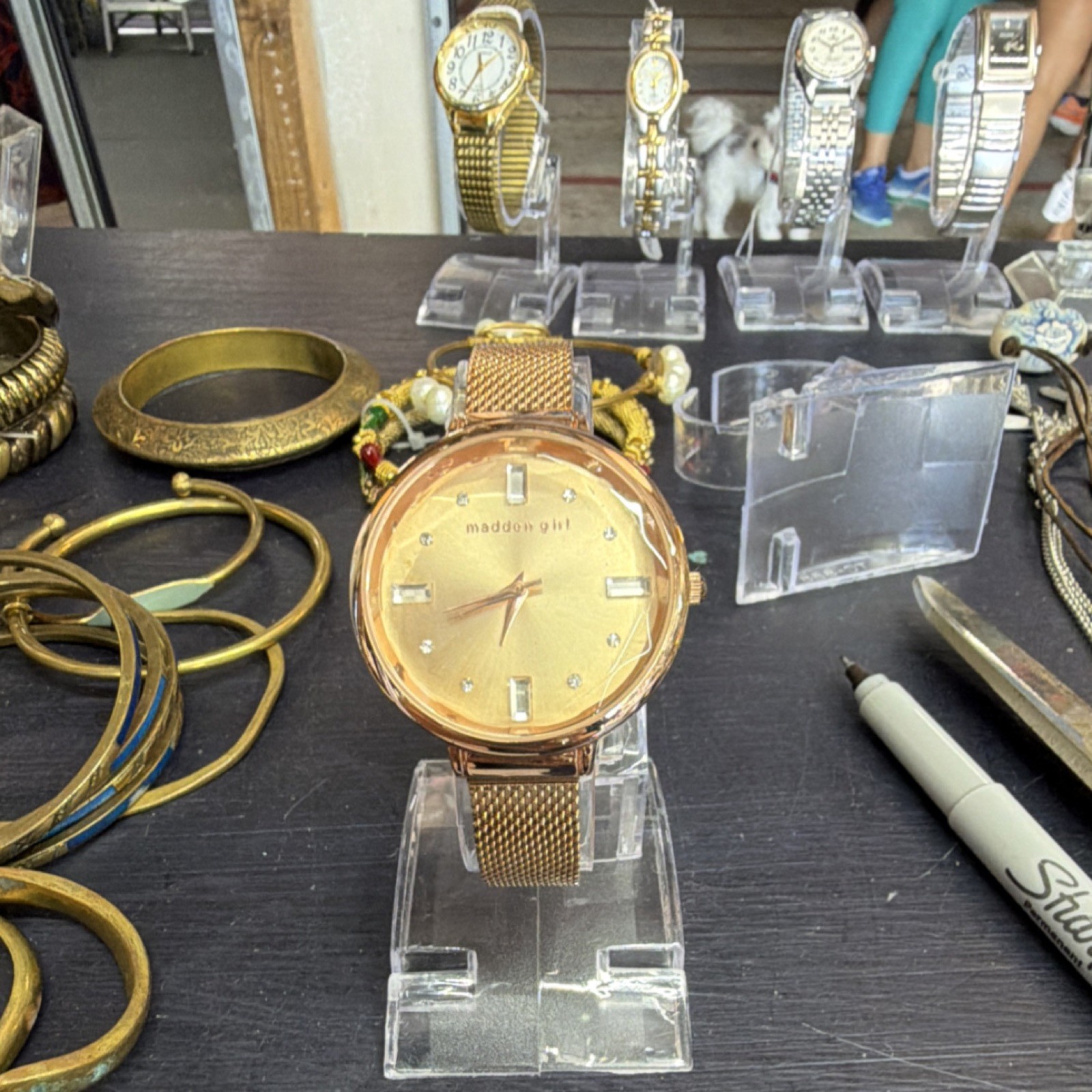 Madden Girl Gold Tone Quartz Analog Mesh Bracelet Watch Stick Indices Round