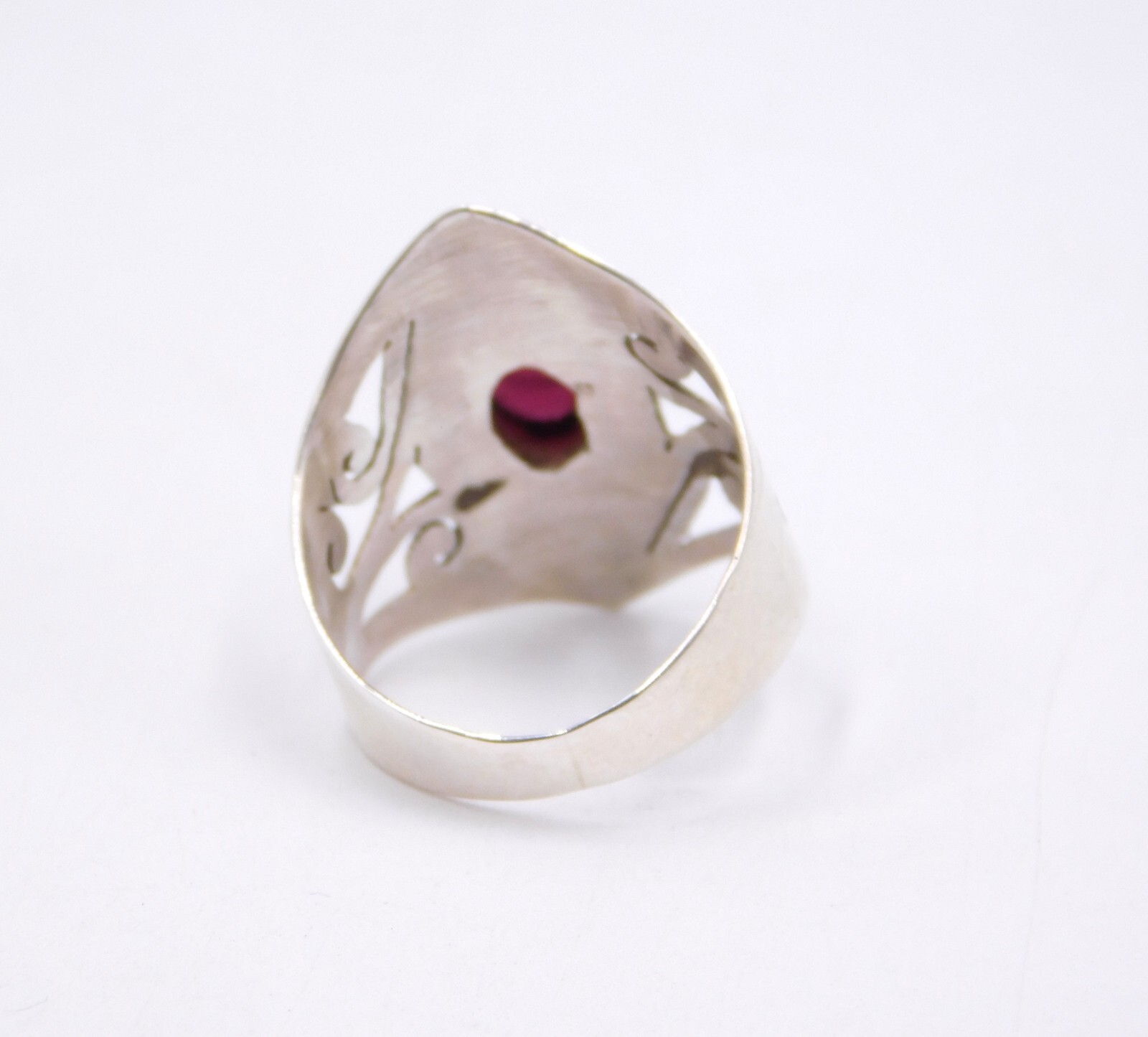 4.40 Gm 925 Sterling Silver Natural Garnet Cab Gemstone Jali Ring Size 7.40″ US