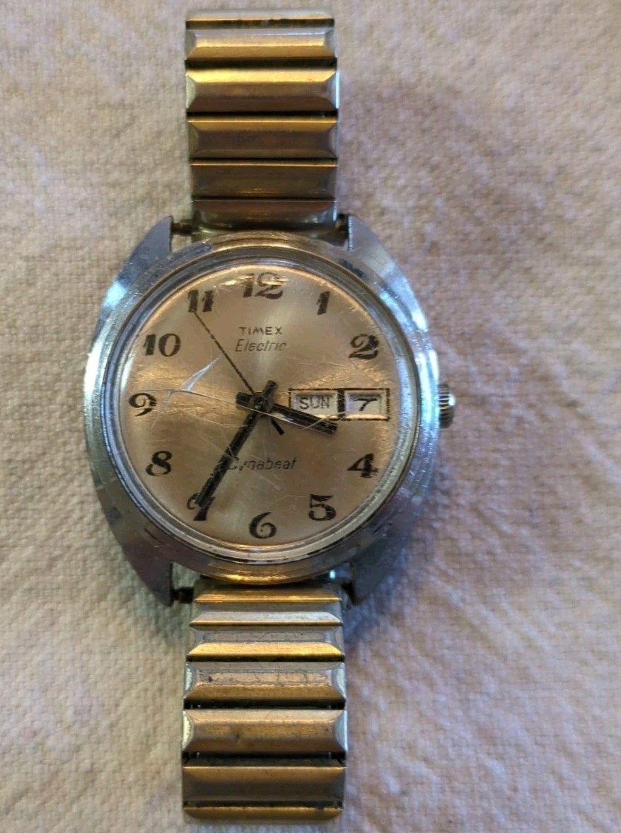 Vintage Timex Electric Dynabeat Watch Men’s Silver Tone Day/Date. New Battery!