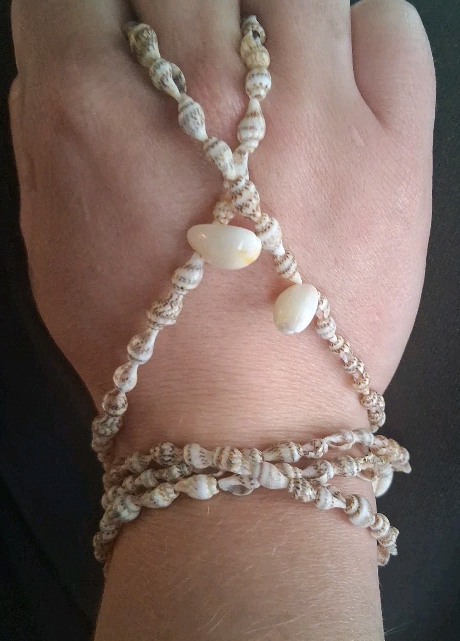 Vintage Natural Cowrie Shell Necklace – Boho Beach Hawaiian Surf Jewelry