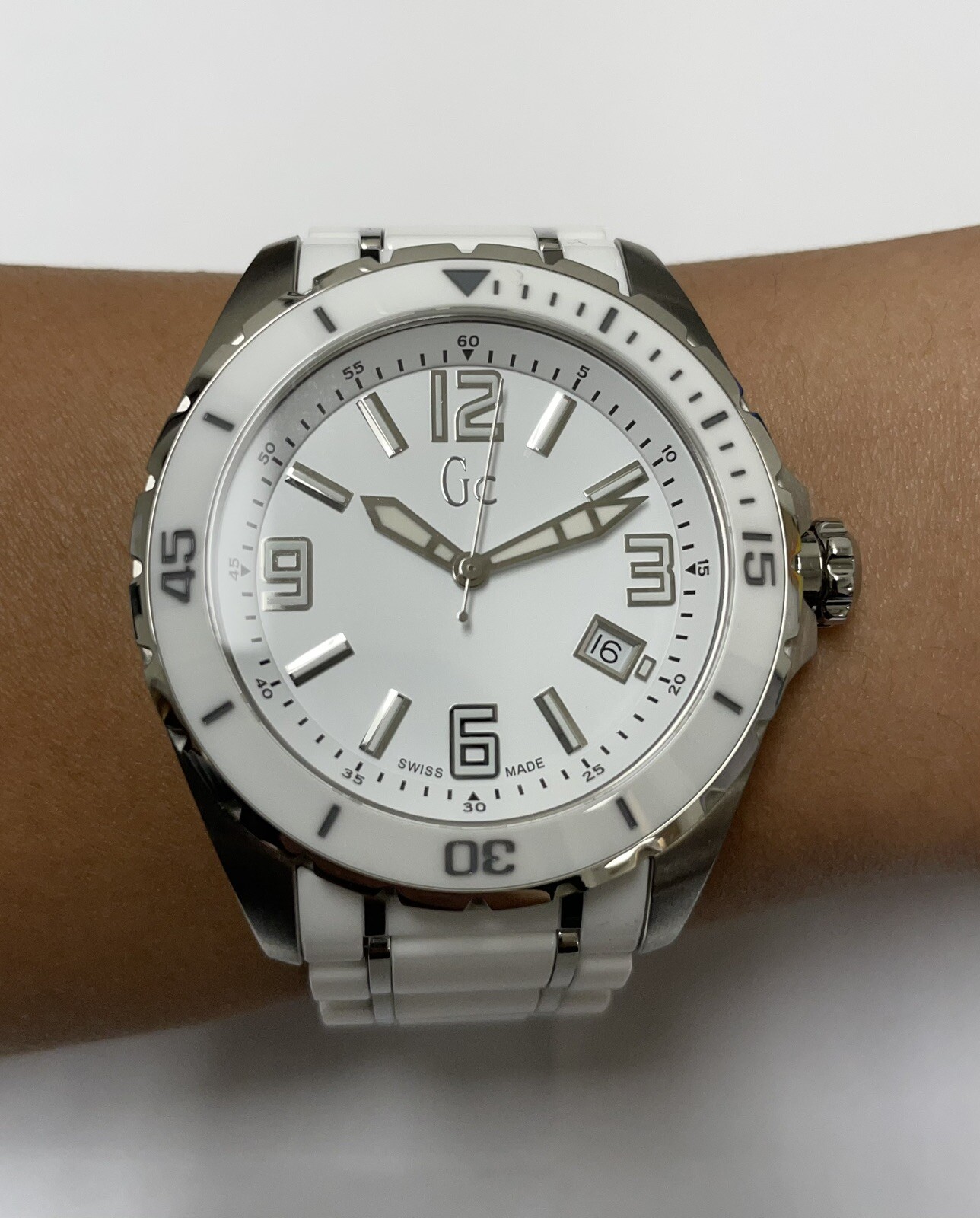 Guess Collection Women’s XL Swiss White CERAMIC MEN’S WATCH Unisex 44mm X85009G1