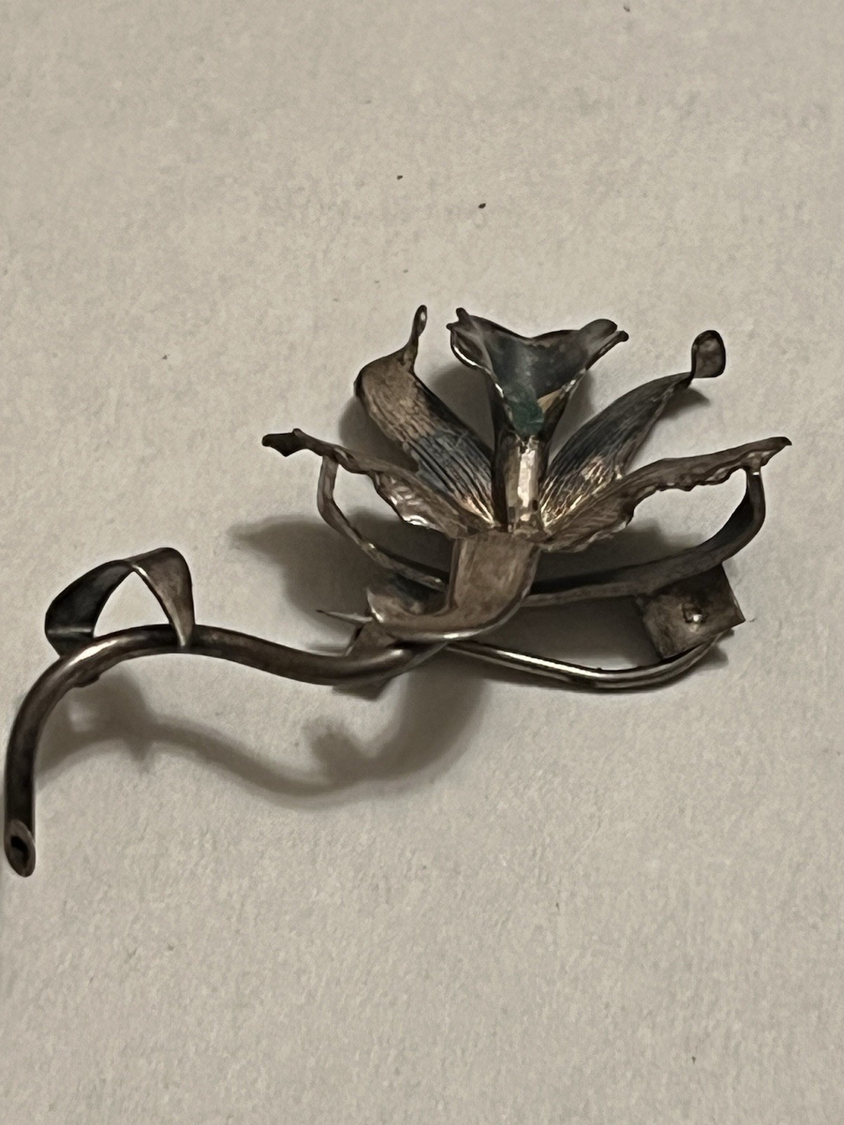 Vintage 1950s 3D orchid flower pin solid silver genuine, raw uncut green Emerald