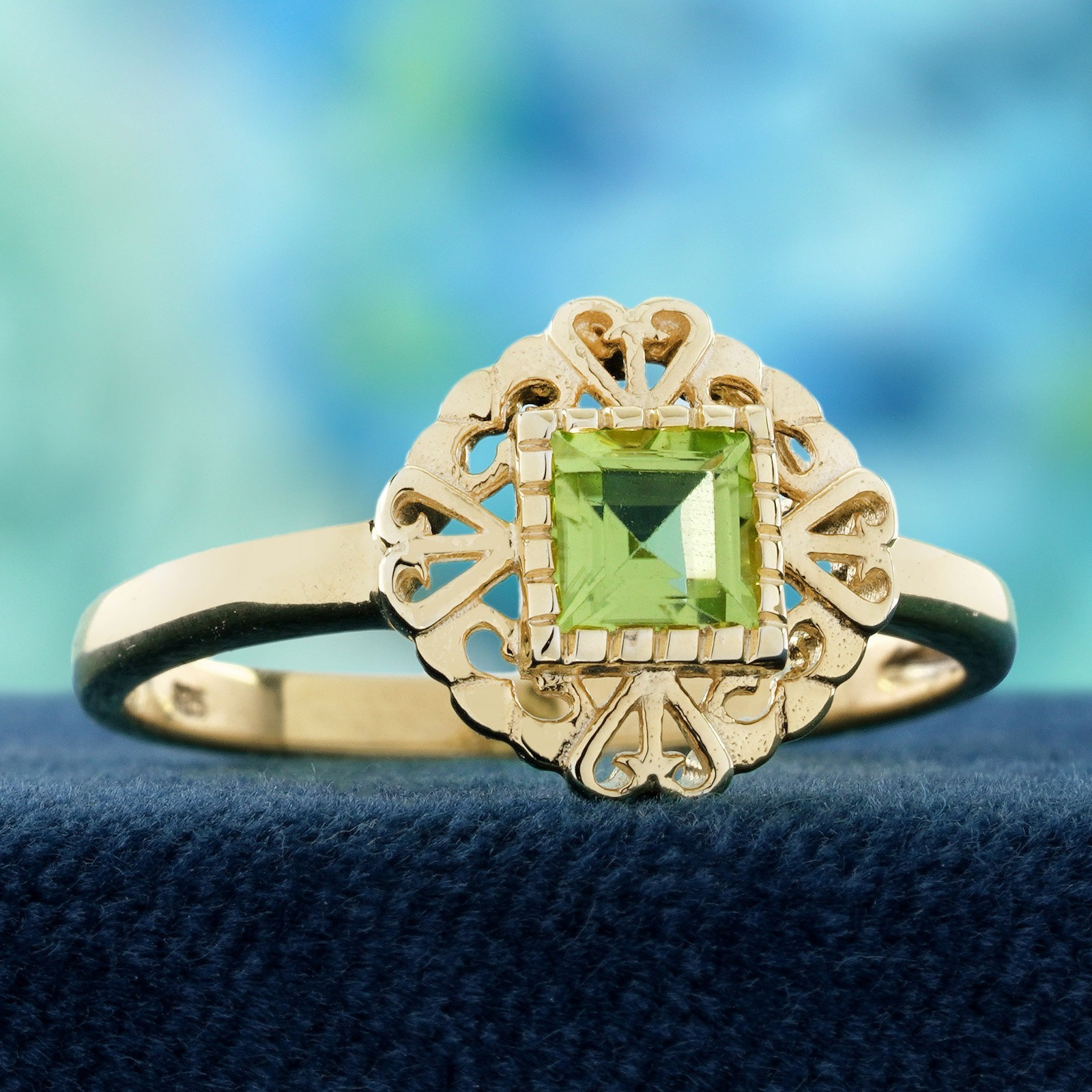 14K Yellow Gold Peridot Vintage Style Heart Filigree Ring