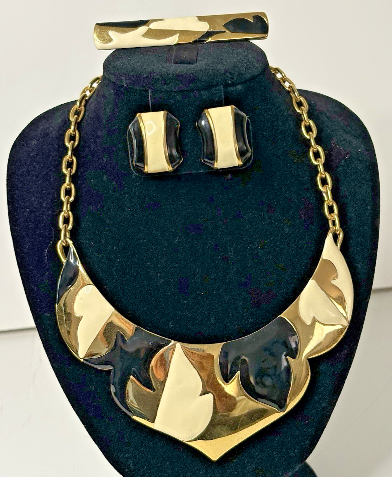 3 – VTG Monet Signed Black & Cream Collar Chocker, Earrings & Pin Set Goldtone