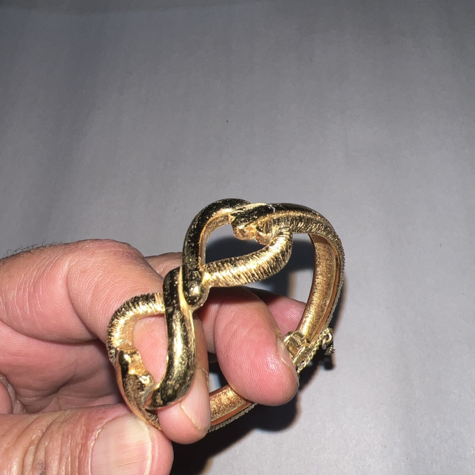 VTG Monet Gold Toned Shiny & Matte Bow Knot Bracelet Signed With Safety Chain
