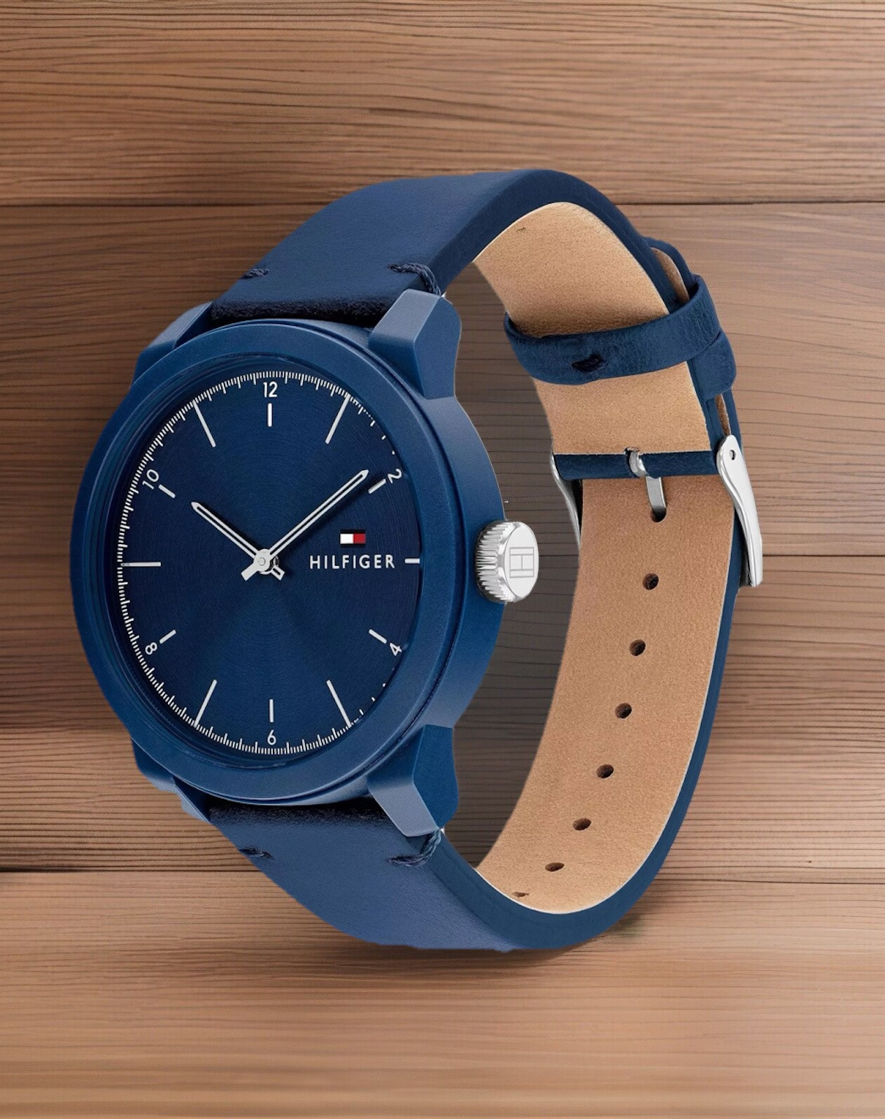 Tommy Hilfiger 1710543 Men’s Denim Navy Dial with Navy Leather Strap Watch, 42mm